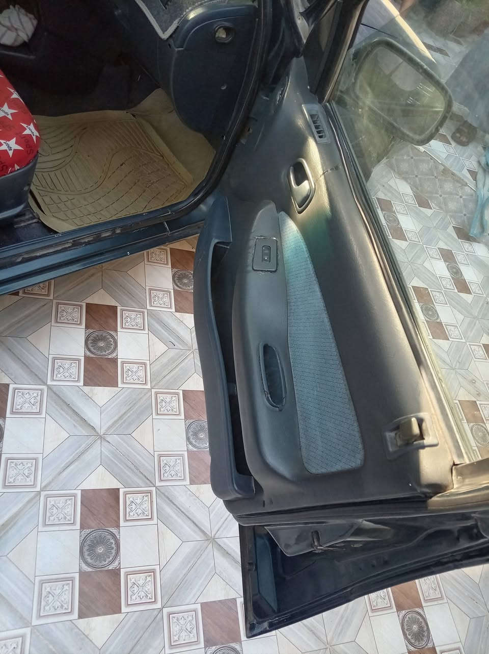مكلف بالنشر سيفيا للبيع ٩٤
***********

نص مكتوب في الصور:
- ***********