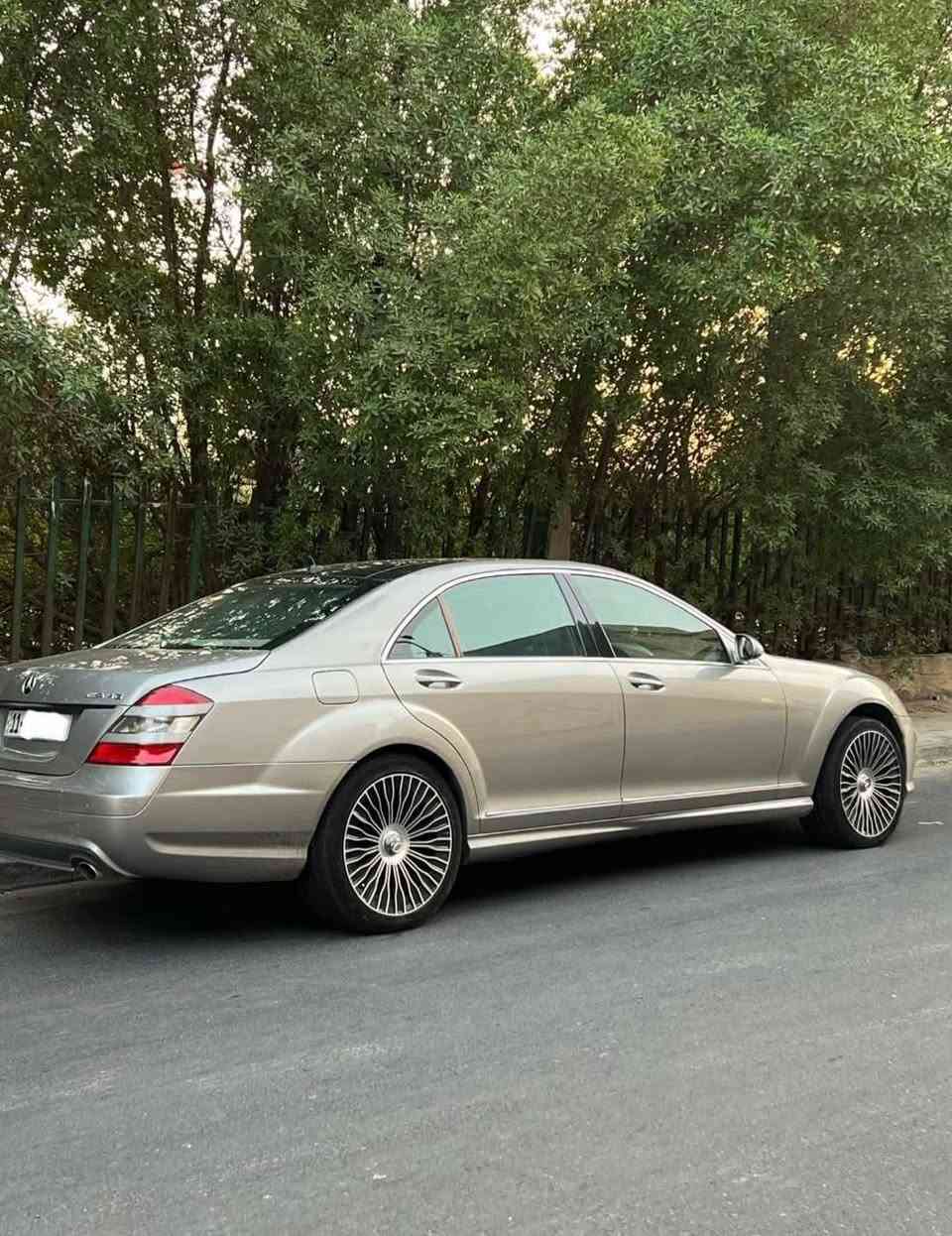 السلام عليكم
مارسدس 2009

s350
بيع او مراوس 

مكفوله مكينه كير تبريد ثلج قطعتين منفصل 
مكينه 6 سلندر المرغوب
تحكم ستيرن 

جكات تصعد تنزل 

بيبان جنطه شفط 

فول موصفات 1/1

ويل 20 مايباخ 

تدفئه تبريد كشنات 

داخل ملكي 

تحديد مسار 

بيها هواي موصافات 

السعر 195

عنوان بغداد العبيدي 

***********

رقم بغداد بسمي
