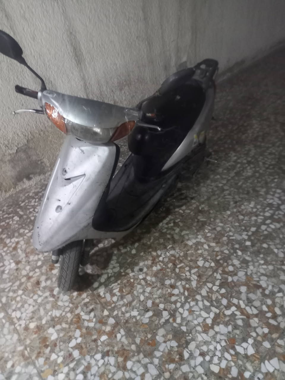 سلام عليكم دراجه عصفوريه فحل قفل اكسل محرك ناعم  شلعه فول نكره سلف زوج تايرات جدد شادله اوراق كامله سعرهة ١٥٠ وبيه مجال بسيط حك جيه مكاني بغداد العبيدي رقمي *********** تفيدك للشغل للبيت للدوام تترحملي عليهة والله ولاتكلي احجزها الي تفيدك خابرني وتعال اخذهة لان اخذت شحن ومكان ماعندي بل بيت
