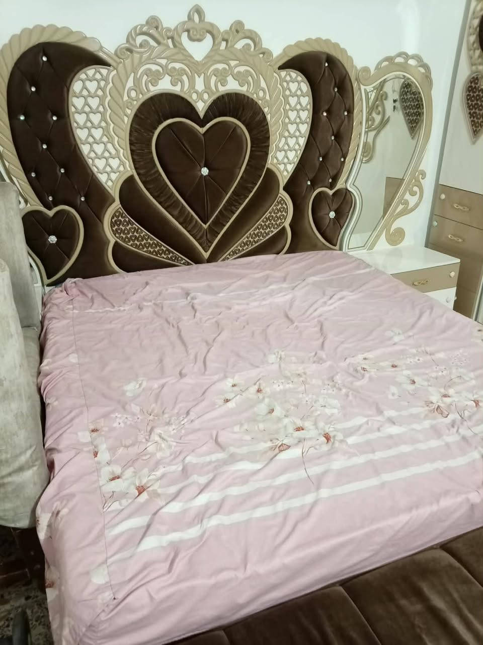 السلام عليكم غرفه للبيع السعر 500 بغداد الشعب ***********

