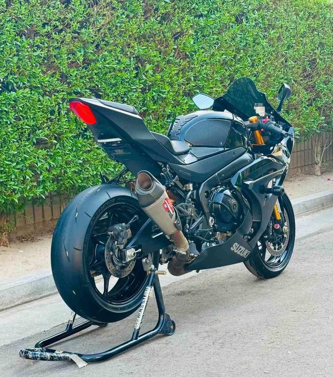 سلام عليكم 
لبيع سزوكي جكسر موديل 23 1000RR
دراجه كفاله عامه دخول قبل شهر 
امريكي كلين بدون حادث صور مزاد موجوده
ماشيه 3000
عليه صلنصه يوشيمارا اصليه 
سلايدرات سيفتي 
واقيه زنجيل كاربون 
دوساات كاربون 
وعليه بعد اضافات 
3 مودات قياده 
تركشنات 
          بريكABS            
الموقع بغداد المنصور 
*********** واتس
