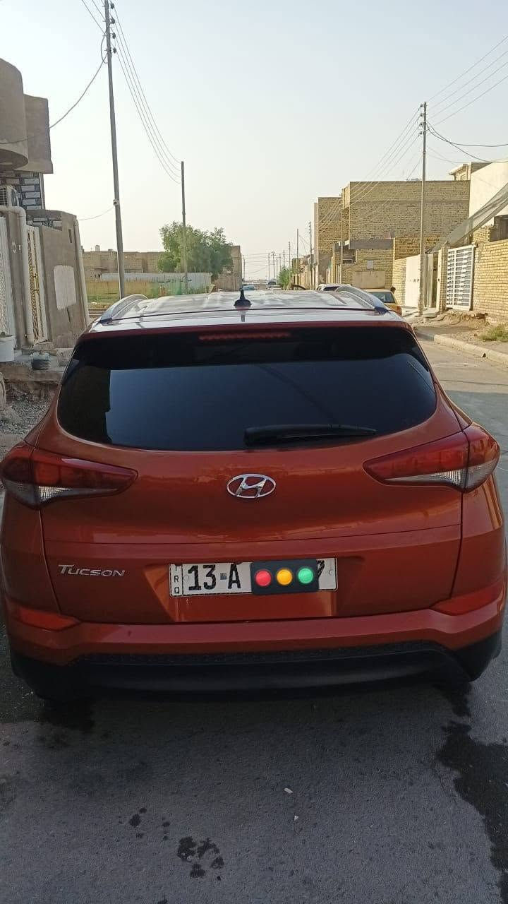توسان ١٦ شكل ال ١٧ وارد أمريكي حادثها مال أمريكا بنيد وبيها صبغ جاملغ وباب سياره جاهزه من كلشي تبريد ثلج تخم تاير حداديه جديده رقم انكليزي سعرها ١٢٥ مكانها ميسان مركز ***********
