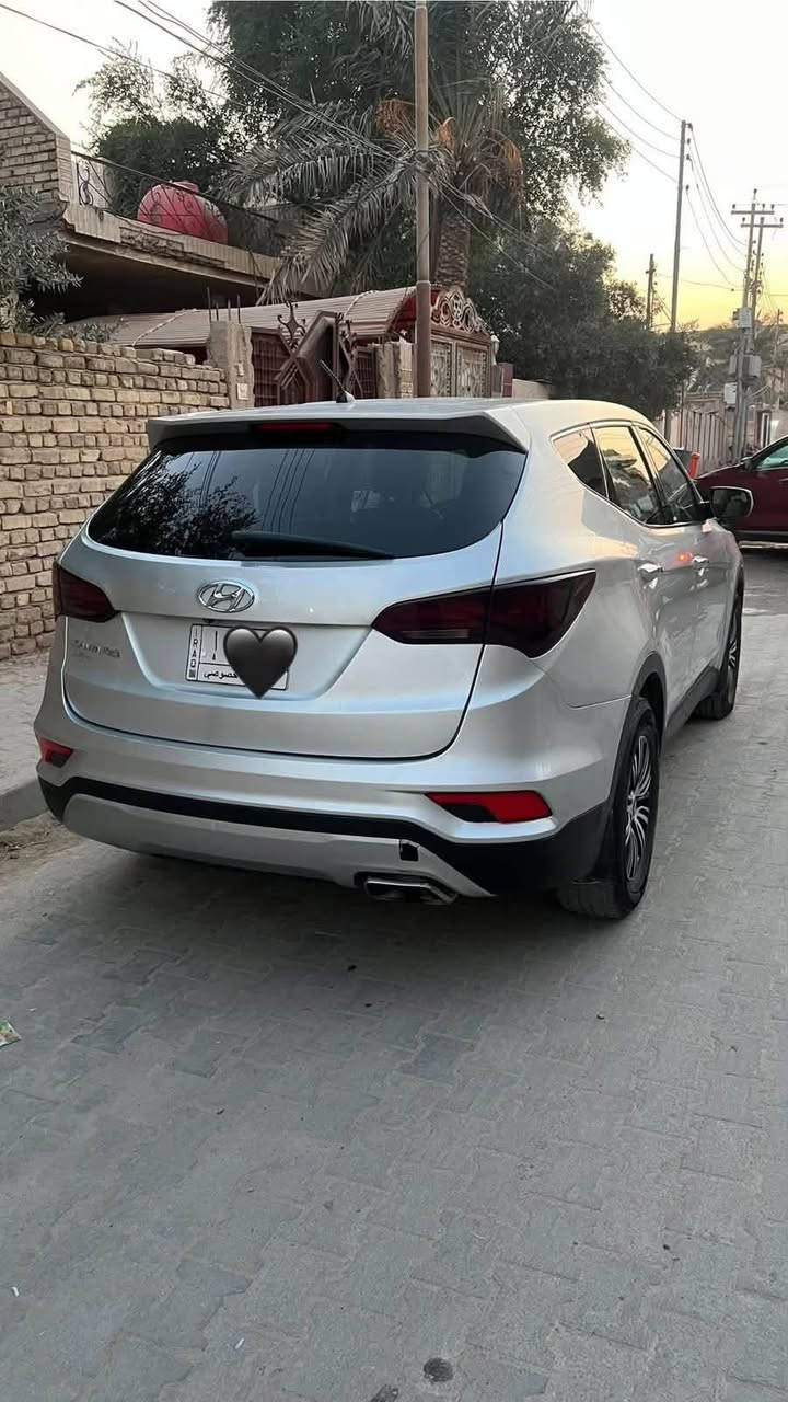 سلام عليكم سيارة سنتافي فئة الرياضي موديل 2018  ميكنة 2400  gdiوارد أمريكي ضربتها جاملغ ايمن   ماشية 79   ميل كشنات جلد بيها نضام الإيكو الاقتصادي و نضام السبورت 
 مثبت سرعه و مانع انزلاق  كفاله الگير والمحرك 
كشنات جلد  تخم تاير جديد سياره  
تجي تفحص بيدك وتدلل 
سعرها 140 وبي مجال واتساب ***********
