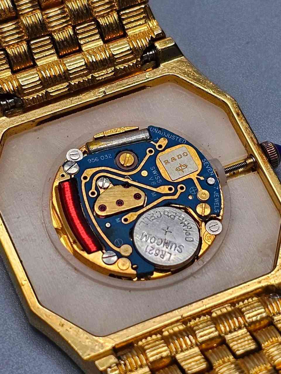 رادو اوكتا گنال 💎 
Rado Octagonal Gold Quartz
تغليف ذهب 🪙 
مميزة بلا حدود 💚 

للاستفسار *********** وتساب ✅
