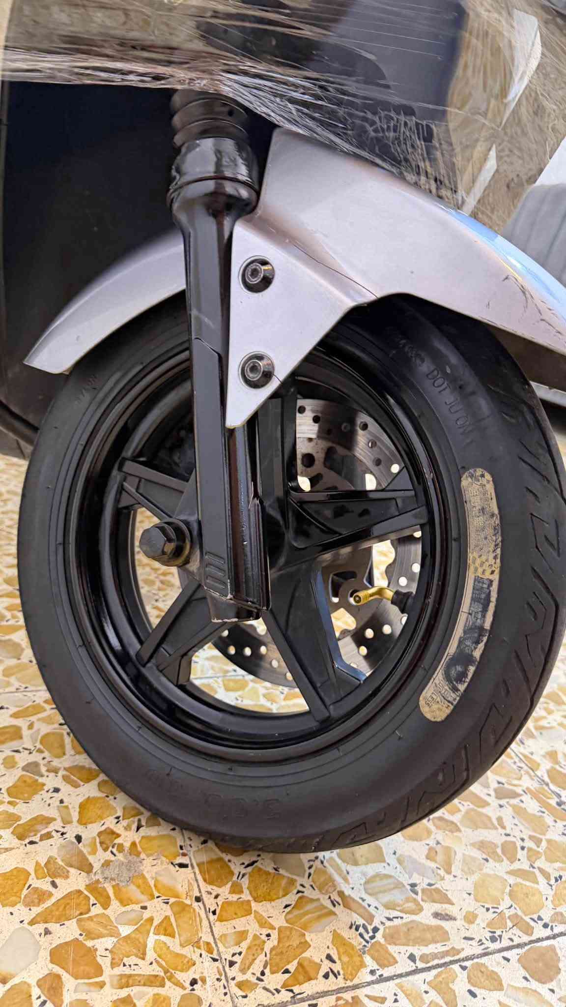 🚨 دراجة شحن للبيع بسعر 550 ألف وبيها مجال للشراي 🚨

السلام عليكم
⚡ دراجة شحن للبيع، كاملة ومكملة، 

🔹 السرعة: 60 كم/ساعة
🔹 6 بطاريات
🔹 سعة البطاريات: 32 أمبير
🔹 مساحة تخزين جيدة
🔹 ستاند جانبي وستاند كامل
🔹 بريكات أمامي وخلفي
🔹 دبل إشارة + إشارات يمين ويسار
🔹 لايت عالي وناصي
🔹 سماعة بلوتوث 🔊
🔹 شاحن تلفون 📱
الشاشة مالتها واكفه تصليحها 10 آلاف 

💰 السعر: 600 ألف دينار، وبيها مجال

📍 المكان: بغداد – الحرية – الدولعي

📞 للتواصل والاستفسار:
***********
