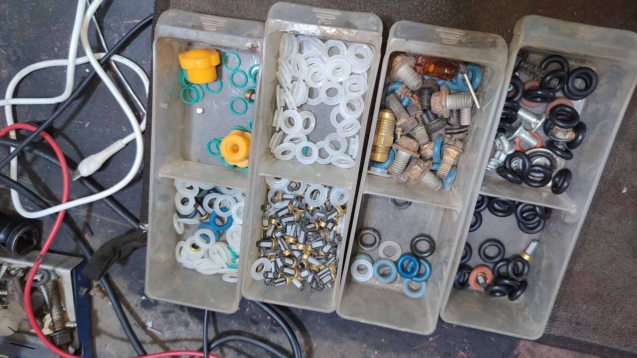 🚘⚙️ تبديل محرك جديد لسوزوكي XL-7 ⚙️🚘

تم بحمد الله إنجاز عملية تبديل محرك جديد لسوزوكي XL-7، مع إجراء صيانة وتجهيز شامل قبل التركيب لضمان أفضل أداء واعتمادية للمحرك.

🔧 تفاصيل العمل:

🔹 غسل وتنظيف المحرك الجديد بالكامل من الداخل والخارج، وإزالة جميع الترسبات والأوساخ.

🔹 استبدال جميع الجبن والواشرات  حسب طلب الزبون، لضمان عدم حدوث أي تسريب مستقبلاً.

🔹 استبدال أذنين الگير الدائريات بقطع جديدة.

🔹 استبدال دجات  وقواعد المحرك الجانبية، لضمان ثبات المحرك والتخلص من الاهتزازات.

🔹 تجديد ظفيرة المحرك بالكامل بسبب حالتها المتهالكة جداً، مع استبدال الفيش التالفة وإعادة ترتيب وعزل الأسلاك بصورة فنية وآمنة.

🔹 رفع ومعالجة جميع الجطلات والمشاكل الموجودة قبل تركيب المحرك.

🔹 فك إنجكترات الوقود وغسلها بجهاز الموجات فوق الصوتية، مع فحص الرش والمعايرة والتأكد من تساوي أداء جميع النوزلات.

🔹 إعادة ربط وتنظيم منظومة المراوح والتأكد من عملها بصورة صحيحة.

🔹 غسل حوض السيارة وحجرة المحرك بالكامل بواسطة البخار المضغوط، وإزالة الزيوت والأوساخ المتراكمة قبل تنزيل المحرك الجديد.

🔹 تركيب المحرك وإعادة ربط جميع المنظومات والظفيرة والأنابيب، مع فحص الزيوت والسوائل وإجراء الفحص النهائي بالكمبيوتر.

🔥 والنتيجة: تشغيل المحرك من أول نَگرة سلف، بصوت هادئ وأداء ممتاز والحمد لله.

━━━━━━━━━━━━━━

🔧 ورشة أنور سوزوكي وإكونوكس

📍 العنوان: كربلاء – الحي الصناعي – البلوك الثاني – شارع السايدين (سايد الدخول)

📞 ***********
📞 ***********

⭕ ورشة أنور – خبرة، دقة وضمان بالعمل
