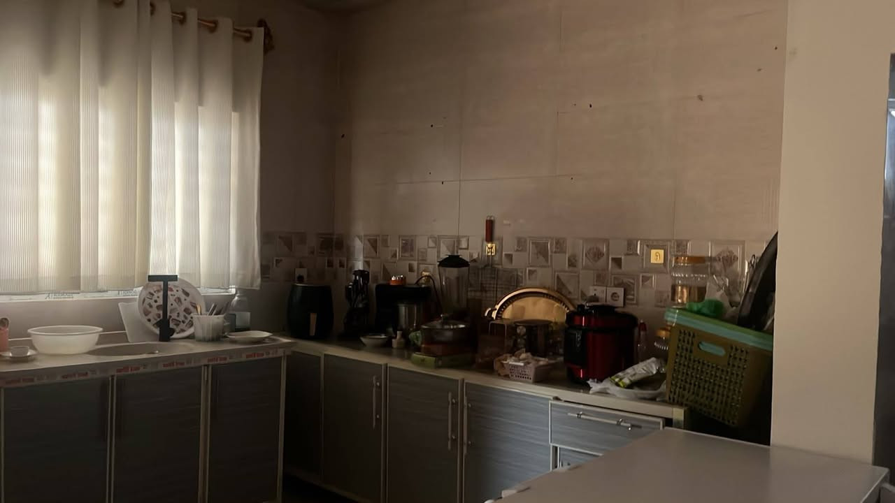 دار للبيع في مجمع القرية الانكليزية
المساحة: 200 متر مربع

التفاصيل:
• 3 غرف نوم • استقبال • صالة داخلية مع مطبخ • حديقة • كراج • صحيات متكاملة عدد 2 
طريقة الدفع:
مقدمة 40 مليون فقط
القسط الشهري 660 الف فقط
السعر الكلي 160 مليون

للاستفسار والتواصل:
***********

#مكتب_المتميزين #مجمع_القرية_الانكليزية #دور_للبيع #تكريت

