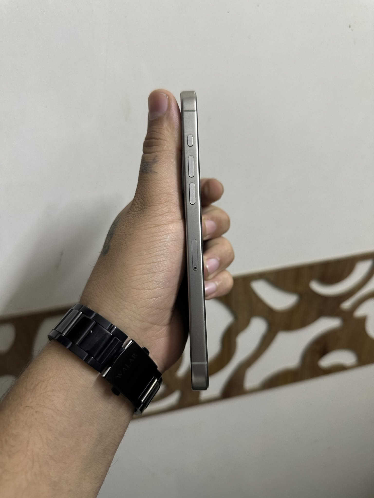 آيفون ١٥ برو ماكس • بطارية ٨٧٪ • بغداد امين ثانية