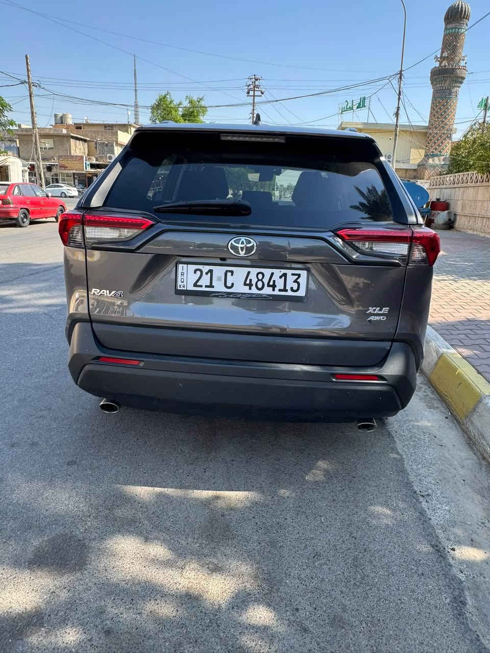سلام عليكم سيارة RAV4موديل 2022ضربتهة بس جامرلخ امامي سايق فئة XLEسيارة نضيفة مال بيت السعر 225وبيهة مجال مكان سيارة كركوك تفاصيل اكثر اتصل ***********
