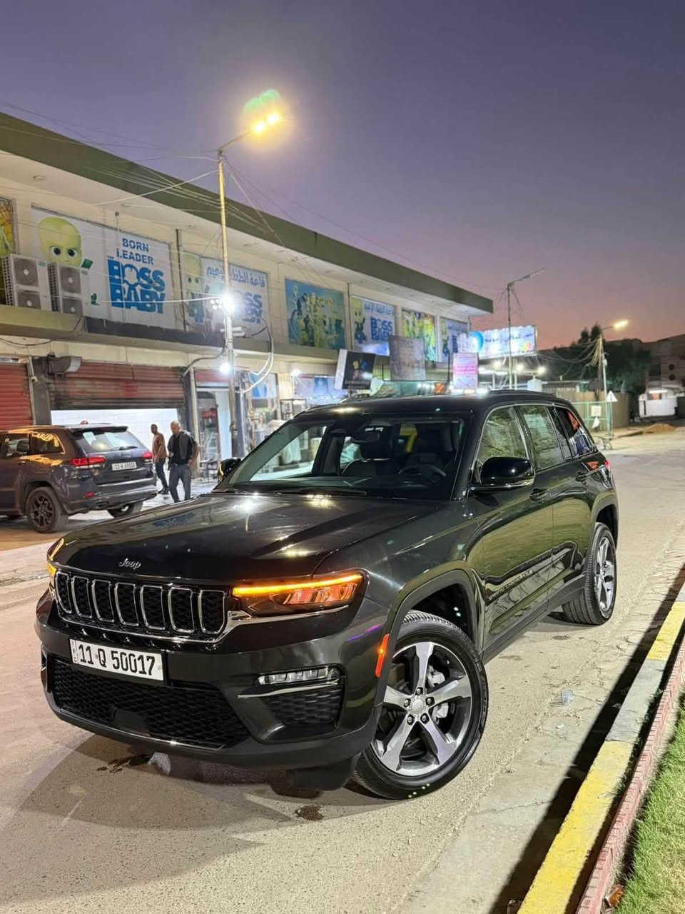 السلام عليكم
Jeep Grand Cherokee Limted  2023
 السياره جديده جدا    حادثها جاملغ وبدلته نفس لون  فقط
ماشيه 39 الف  
.
 المواصفات الأساسية:
 • الموديل: Jeep Grand Cherokee
 • الفئة: Limted  
 • السنة: 2023
 • المحرك: V6 سعة 3.6 لتر 
خزن ميموري 
*رقم بغداد باسمي
 *5 راكب المرغوب
*شفتات سرعه
 *جنطه كهرباء
*اربع انظمة قيادة
*رادارات مانع تصادم 
*اوتو ستوب خروج عن المسار 
*تشغيل عن بعد 
*تدفئه  مقاعد امامي خلفي مع المقود   
*شاشه الكبيره  
* رادارات جانبيه خلفيه 
* تحذير الخروج عن المسار 
* تحذير النقطة عمياء  .
* نظام تحذير عند التقاطعات.  
* المصابيح الأمامية LED.
* كشافات الضباب LED. 
* دخول ذكي. 
* بصمة  للدخول الذكي. 
* حساسات خلفية.
السيارة من انظف الجيبات الموجوده بلعراق
حادثها جاملغ فقط بدلته نفس لون 
بدون دواخل بدون قطرة صبغ 
مكفوله من دعاميه للدعامية
لونها مميز    
وعليها رقم شبه مميز
السعر 345 ورقه وبيها مجال بسيط للشراي 
الاتصال على الرقم 
***********
***********
مكاني بغداد زيونة
