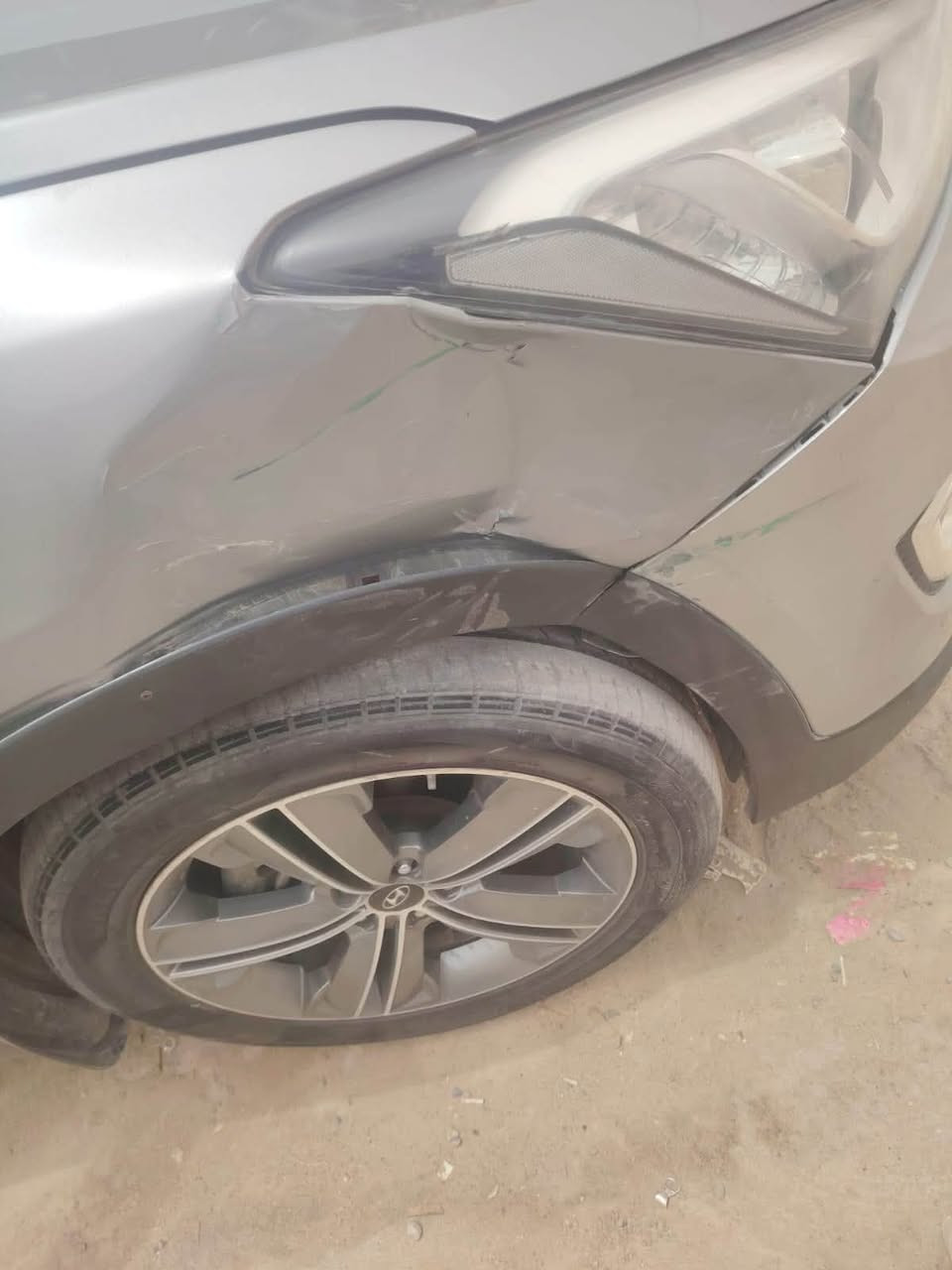 هونداي سنتافي 2015 فول أوبش 6 سلندر 4×4 
GLS
AWD
ماشيه / 130.000 كم
سيارة عائلية قوية ، استخدام نظيف، جاهزة
📌 التفاصيل الأساسية: 🔹 موديل: 2015
🔹 الفئة: فول أوبشن ( بانوراما)
🔹 المكينة: 6 سلندر 3.3L (قوية واعتمادية)
🔹 الكير: أوتوماتيك
🔹 الدفع: رباعي 4×4
🔹 عدد الركاب: 7 راكب
🔥 المواصفات الكاملة (فول أوبشن): ✔️ فتحة سقف بانوراما
✔️ كراسي مخمل اسود
✔️ مقاعد كهرباء
✔️ شاشة كبيرة + نظام ملاحة (GPS)
✔️ نظام صوتي احترافي
✔️ كاميرا خلفية + حساسات خلفية
✔️ دخول ذكي + تشغيل بصمة
✔️ زرار eco لتوفير الوقود 🌿
✔️ مثبت سرعة + تحكم كامل بالاستيرن
✔️ مكيف أوتوماتيك ثنائي + فتحات خلفية
✔️ دبل
✔️ مرايا كهرباء (طي + إشارات)
✔️ إضاءة LED + كشافات ضباب
✔️ أنظمة أمان متكاملة
🛡️ أنظمة الأمان: ✔️ ABS مانع انغلاق
✔️ ESP ثبات إلكتروني
✔️ Traction Control مانع انزلاق
✔️ Hill Assist مساعد مرتفعات
✔️ وسائد هوائية متعددة
الخ .......
🛠️ حالة السيارة (جاهزه ): ✔️ مكينة + كير + شاصي 
✔️ قطعين تبديل وحده حادث بسيط جدا والصور موجوده وتقرير الفحص موجود بالصور 
✔️ نظيفة جدًا من الداخل والخارج
📄 الأوراق: ✔️ السياره بااسمنا تحويل ثاني يوم
❄️مكيف ثلج ٣ قطع ❄️
💰 السعر:
🔥 143 ورقه  🔥
💬 قابل للتفاوض للشرايه فقط
📞 للتواصل اتصال أو واتساب : (***********)
.
📢 ملاحظة:
مكان السياره الناصرية مركز
