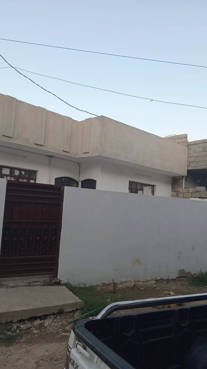 قوسيات حي الإيمان خلف معمل غاز التوفيق مساحه 150مربع ركن 
1غرف نوم هول  صحيات ستقبال مطبخ كراج 

خدمات ماء ساعه كهرباء تبليط ٣٠متر 

سعر الدار 40بي مجال بسيط جداً 

يوجد جميع العروض للاستفسار اتصل أو راسل وتساب 

*********** وتساب 

*********** وتساب
