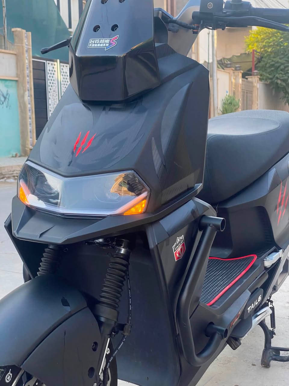للبيع دراجه شحن سبورت رياضي من شركة تايلنج العالمية دراجه فول فول مواصفات ممتازة  الدراجة متكونه من ٦بطاريات مصطره كراڤين ٣٢امبير تكطع مسافه ٦٠كيلو سرعه ٨٠حقيقي دبلات امامي دهن ول خلفي هوا او غاز تمتاز بنضام ABC وملف ٢٠٠٠واط حقيقي نحاس تمتاز بلايتات زينون عالي ناصي رماش دبل اشاره الدراجه مفوله ومرغوبه بل بيع وشراء ول دراجه صارلها شهرين مستخدمه ورقت الشراء ول ضمان موجوده سعر الجديد مال دراجه مليون و٣٥٠
وسعر دراجتي ب مليون و٢٥٠وبيها مجال قليل الشراي يجي يدحك بعينو الدراجة مال جناي فول فول نفس الكلام الكاتبو غير هاذا الشي لا تشتري. الشراي ينتصل على هاذا الرقم ‭***********‬
