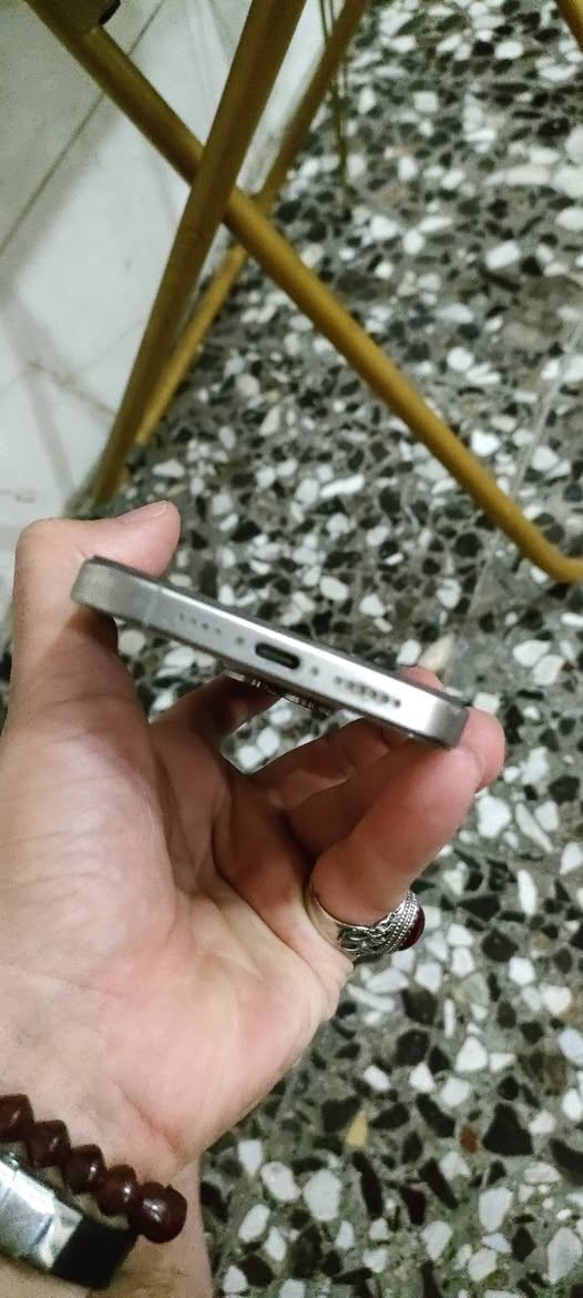 السلام عليكم للبيع ايفون 15 برو ماكس ماستر نسخة الشرق الاوسط جهاز مبدل شاشة تفصيخ طالعه ب اعدادات  مستعملة بطارية 84 ذاكرة 256  عدد دورات الشحن موضحه يمك جهاز شغال ب كامل زلخ مابي شراي اتصل    
***********
مكاني بغداد الدورة. سعر 900 بي مجال حك الجية

نص مكتوب في الصور:
- حول الاسم iPhone إصدار iOS 26.6.1 اسم الطراز iPhone 15 Pro Max رقم الطراز MU793AA/A الرقم التسلسلي LJHP2695HL انتهت صلاحية التغطية سجل تاريخ القطع والخدمة الأغاني الفيديوهات ٣٣١ الصور ٨٠٨ التطبيقات ٣٤ السعة ٢٥٦ غ.ب. متوفرة ١٨٤,٢٨ غ.ب.
- ٧٢ 4G ١٢:١٧ القطع والخدمة تجمع Apple سجل تاريخ القطع والخدمة، وهذا السجل يعرض معلومات عن هذا الـ iPhone وحالته وتفاصيل إصلاحه. معرفة المزيد... سجل تاريخ الخدمة الشاشة مستعملة
- حالة البطارية
- عادية
- تعمل بطارية iPhone هذه على النحو المتوقع. حول البطارية والضمان...
- الحد الأقصى للقدرة
- ٨٤٪
- هذا قياس لقدرة البطارية مقارنة بقدرتها عندما كانت جديدة. قد تتسبب القدرة المنخفضة بتقليل ساعات الاستخدام بين عملية الشحن والأخرى.
- عدد الدورات
- ٩٠٢
- هذا هو عدد مرات استهلاك iPhone لقدرة البطارية. معرفة المزيد...
- تاريخ التصنيع
- نيسان ٢٠٢٤
- أول استخدام
- أيلول ٢٠٢٤