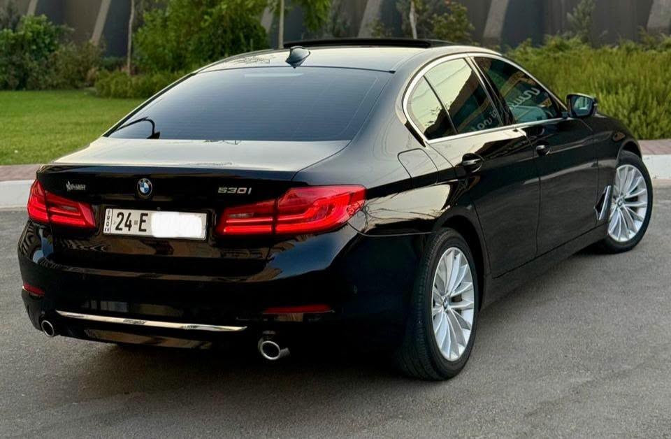 بي ام دبليو 2019 شركة العروش 
السيارة ع ايد واحد من الشركة حتي الأن 
بيها 3 سويج بلادي مع سويج كبير
فول مواصفات 
ابواب سحب
5 كامرة 360 درجة 
بردة بلادي 
مكفولة كفاله عامة 
الداعمية للداعمية مكفولة 
سنوية و هزة كلها جديده 
مابيها أي خلل او نقص 
كير محرك مكفولة مامفتوحة 
تحويل ثاني يوم 
مكان السياره السليمانية 

رقم صاحب السيارة 
*********** واتس اب
