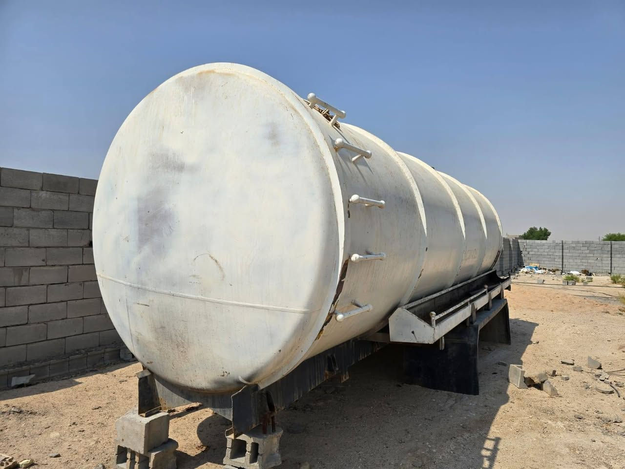 🚛 للبيع تانكي حوضية
🔹 السعة: 20 طن – بوابة

🔹 وياه مداكر تفصال حديد

🔹 جان مربوط على كتروز

🔹 البيع أو المراوس بـ تانكي ماي 15 أو 16 طن، بشرط يكون جديد وحسب القناعة.

💰 السعر: 23 ورقة

🔸 بيه مجال بسيط حق جيه

📍 المكان: البصرة – الزبير

📞 اتصال وواتساب:

***********

***********

