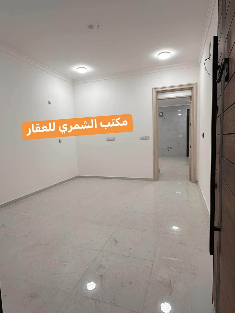 دار حديث للبيع  بناء 2025 فول درجة اولى 

🌍الموقع /زيونة 716 مربع مميز جداً 

✅ المساحة——90 م

✅الواجهة——— 4 م تنزل ١٠م تصبح ٥ متر

✅لنزال——— 30 م

———  ———  ———

يحتوي على⬇️
🔹صالة كبيرة
🔹مطبخ حار+بارد
🔹صحيات 
🔹 3 غرف نوم 

#أعرض_عقارك_في_مكتب_مجاز_رسمياً 

للأستفسار ⬇️

#مكتب_الشمري_للخدمات_العقارية

📱***********  ابو حسين الشمري
📱***********  حسين الشمري

🏡 عنوان المكتب(زيونة 716-مدخل الجدار سنتر القديم-مقابل مدرسة الزوراء)

#للاعلان_عن_عقاراتكم_من_بيع_شراء_ايجار

فقط ارسل التفاصيل والصور خاص او واتساب ع الارقام اعلاه

   
              #بيع_شراء_ايجار_مشاريع_استثمارات📍

#استثماربناء_تعقيب_ترميم_تثمين_دورسكنيه_عمارات_محال_تجاريه_استثمار_اراضي_بغداد_زيونه_الغدير

نص مكتوب في الصور:
- مكتب الشمري للعقار