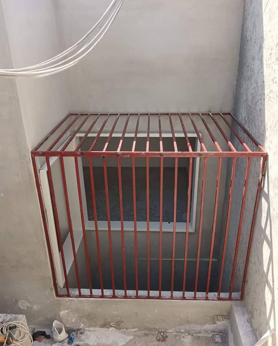 حداد متجول نجيك ليم بيتك بس خابر ودلل *********** بي واتساب لعمل أنواع الحدادة 
مناور حمايات شبابيك محجلات سياجات قمريات حسب الطلب 
واسعار مناسبه حسب نوع الفصال ماعليك بس تختار واترك الباقي علينا
