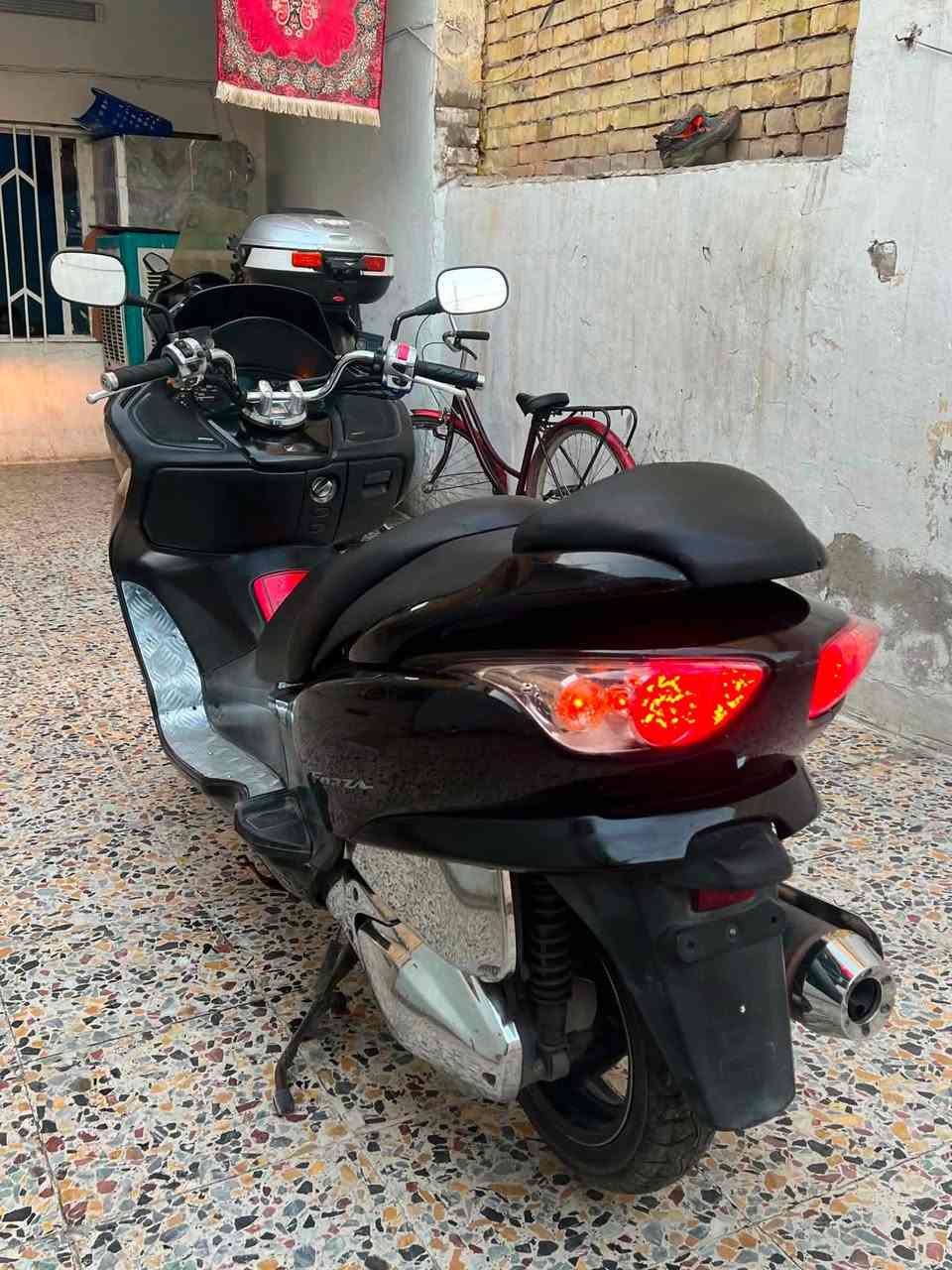 فورزه بصمه 0️⃣ 9️⃣ كرستال
جاهزه دراجه مكينه ناعمه 
كهربائيات كلهه شغاله شلعه ومعدل
مكاني بغداد *********** السعر مليون وميه
