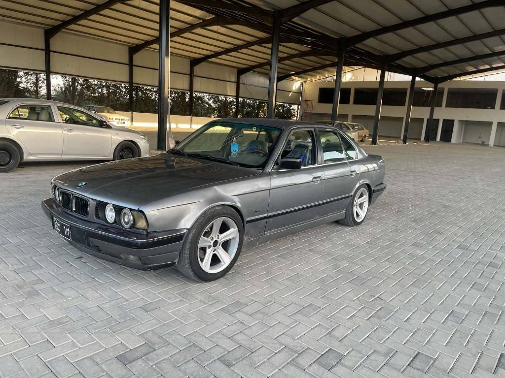 🌹بەناوی خوای گەورەو میهرەبان 🌹 
bmw
مۆدێل 1993                                ***********
مەکینەی 525 ئۆتۆماتیک 
ئاڕمی پلاستیکی سلێمانی 
ئاڕم و ئەوەلیات و موس و بڕاوە  بەشەرت  
گێڕو مەکینەی بەشەرت  چوارتایەو ویلی هامانی لەژێرە چوارجام کارەبایی  قفڵ مەرکەزی کۆنتڕۆڵ  پیش و دواو شان و سەقفی هیچ دەعم و لێدراوییەکی پێوە نیە کارەبایی هەموگیان بەشەرت  سعری 27 گەڵاو کەمێک معامەلە ناونیشان سلێمانی    ژ . م           ***********               *********** السليمانية, العراق
