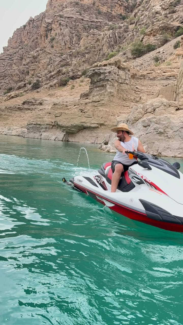 FZR 2016
مشتغل 390 ساعة 
شرط مكينة مامفتوح 
بدون كسر 
 سعر مال بيع 110 
*********** 
مكان الجت تكريت

نص مكتوب في الصور:
- Tikrit