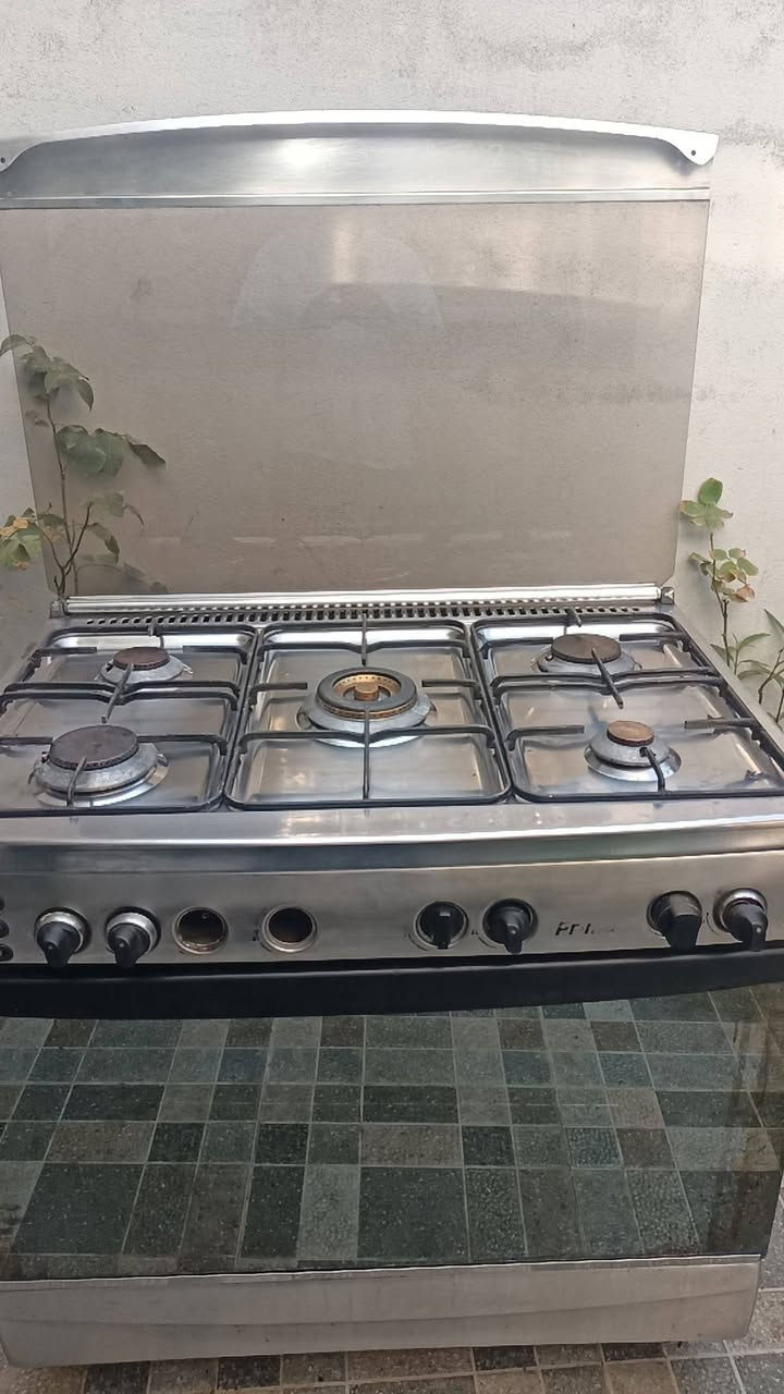 طباخ كلو شغال
سعر 100 الف 

عنوان حي انتصار شارع 60 

***********

