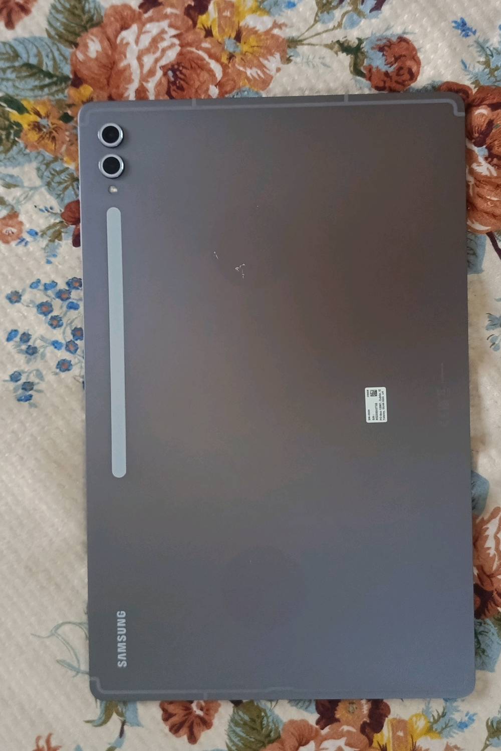 galaxy tab s10 ultra 256gb wifi

الملحقات : 
1- القلم الاصلي جدا نظيف مابي اي شخط ما مستخدمه 
2- لصقة شاشة اصلية مخليله ماخذها ب25
3- شاحن اصلي Ravpower 45 watt
4- كيبل اصلي belkin  طولة مترين والقدرة مالته 100 watt
5- حافظة جلد اصلية ماخذها ب 30

الجهاز نظيف جدا حتى الحواف بعدها بالنايلون والبطارية ممتازة جدا وما مصلح ولا واكع ابدا ولكن بي كم شخط على الظهر واضحه بالصوره اثر شفت مال العاب لصق،
وبدون كارتون 

السعر الكلي المطلوب 950 الف
تواصل واتساب ***********  
المكان بغداد/ الغدير 
لا يوجد توصيل 