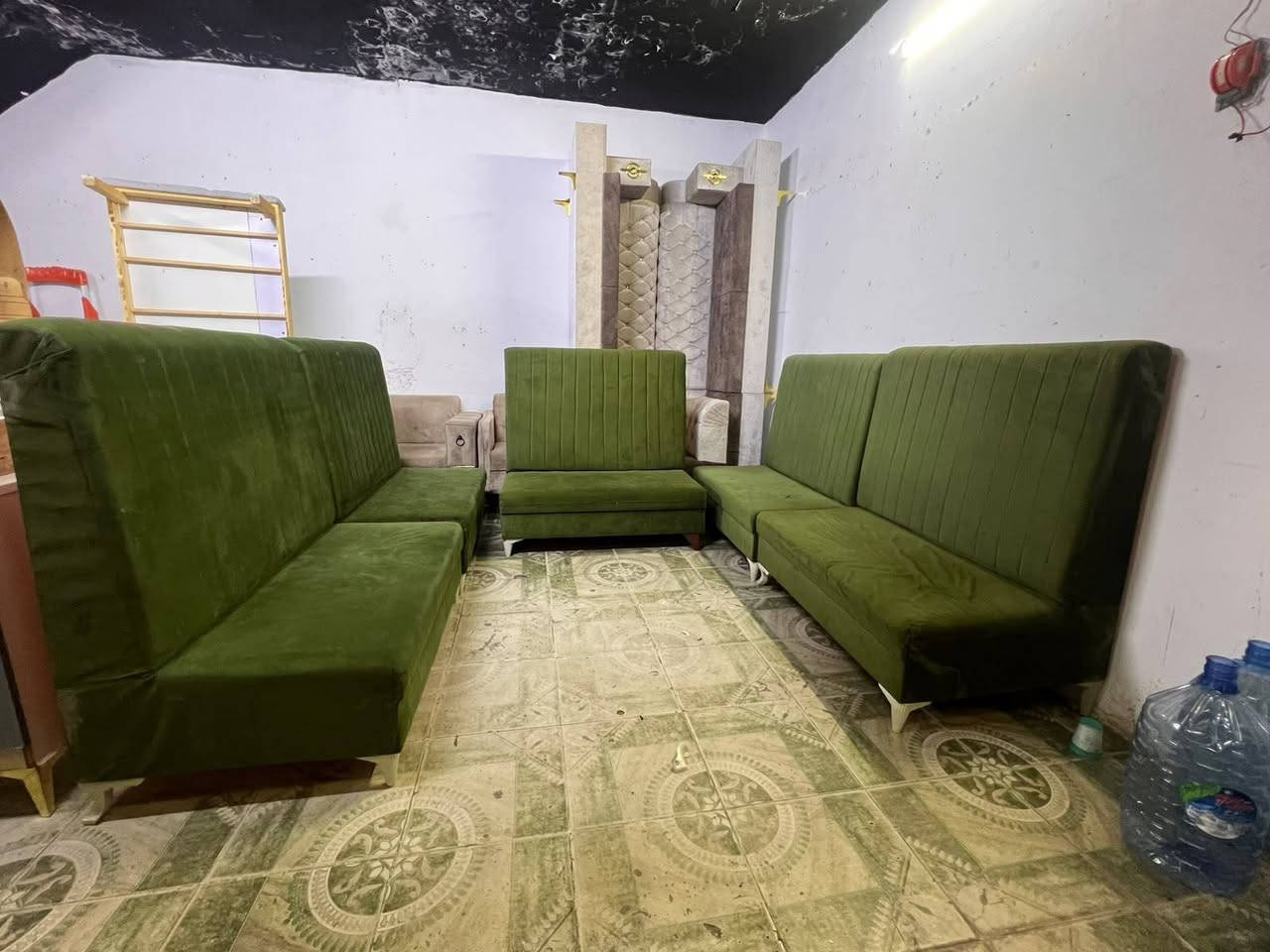 سلام عليكم قنفات مستعمله للبيع السعر خااص)***********
