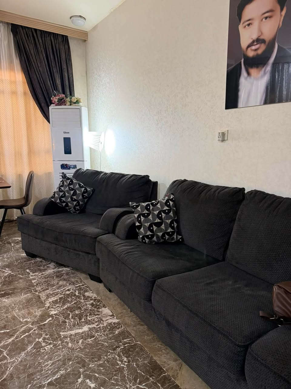 تخم ماركه Ashley الامريكيه
طبي عدد المقاعد ٨  نضيف جداً مابي اي ضرر 
اللون رصاصي 
للبيع السعر ٨٠٠ وبي مجال بسيط 
العنوان بغداد / زيونه 
‏***********
