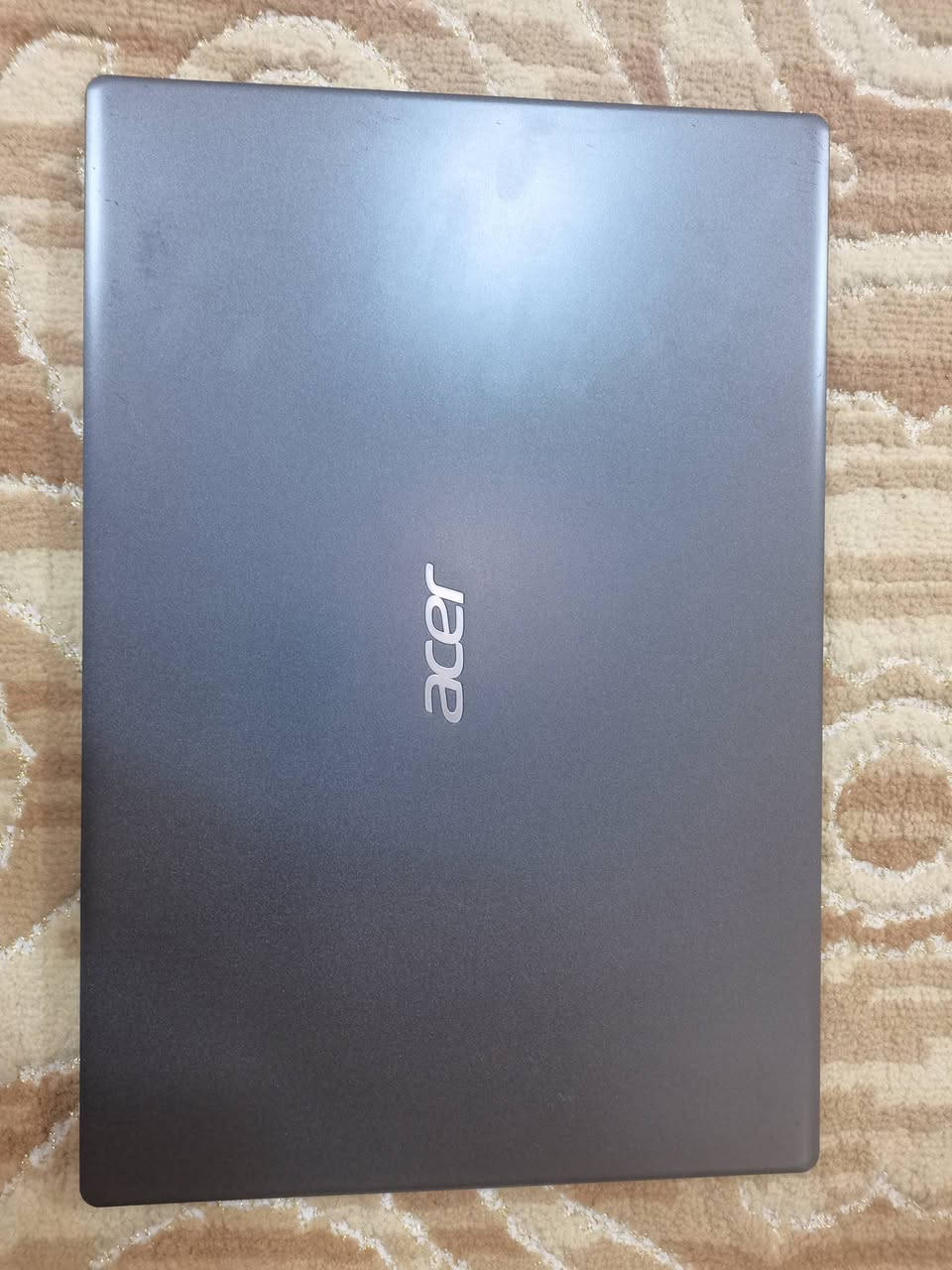 لابتوب Acer Aspire 3
الماركة: Acer
الموديل: Aspire A315-23G
نظام التشغيل: Windows 11 Home (نسخة أصلية - لغة عربية)
المواصفات التقنية:
المعالج: AMD Athlon Silver 3050U with Radeon Graphics
الذاكرة العشوائية (RAM): 8 جيجابايت (8192 MB) - قابلة للترقية
كرت الشاشة: AMD Radeon (TM) Graphics (ذاكرة مخصصة 2 جيجابايت)
التخزين: قرص صلب HDD توشيبا سعة 500 جيجابايت (موديل: TOSHIBA MQ01ABF050)
الشاشة: شاشة عادية بإطار ضيق (Narrow Bezel)
لوحة المفاتيح: حروف إنجليزية و روسية (مزدوجة) يمكن شرائ لاصق احرف عربية ولصقها سعرها 3 الاف دينار عراقي 
البطارية: صحة البطارية 86% (السعة التصميمية: 37,012 mWh / السعة الحالية: 31,966 mWh)
الشاحن: أصلي (65 واط، 19 فولت)

الحالة العامة:
الجهاز مستعمل استعمال شخصي فقط
بحالة جيدة جداً، مناسب للاستخدام اليومي، الدراسة (كتابة بحوث وملازم) ، العمل المكتبي، وتصفح الإنترنت.
 تم تثبيت ويندوز 11 أصلي عربي 

السعر المطلوب:
190,000 دينار عراقي (قابل للتفاوض البسيط)

ملاحظة / يمكنك الاتصال بي للتفاوض او لتحديد موعد للمعاينة،  كذلك يتم بيع الابتوب ل افضل سعر
رقم الهاتف للتواصل
*********** اتصال او واتساب
