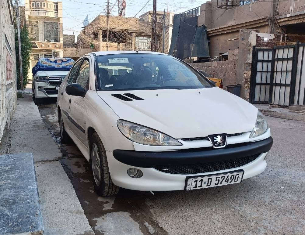 للبيع فقط السعر 29 ورقه مجالها جدا بسيط  
بدون مراوس ولاقسط للاتصال *********** وو
بيجو فرنسي موديل 2009 رقم بغداد 
كير عادي محرك وكير نظاف 
التبريد والتدفئه شغالات 
تخم تاير جديد .صدر نظيف 
بدون ضربه بيها طخات ومصبوغات بيها شخوط وطعجات صغار
بيها ترتيب كهربائيات يعني بكلايت ميشتغل دكمة تبريد مسويها دكمه عاديه
المكان بغداد الزعفرانيه بغداد, العراق
