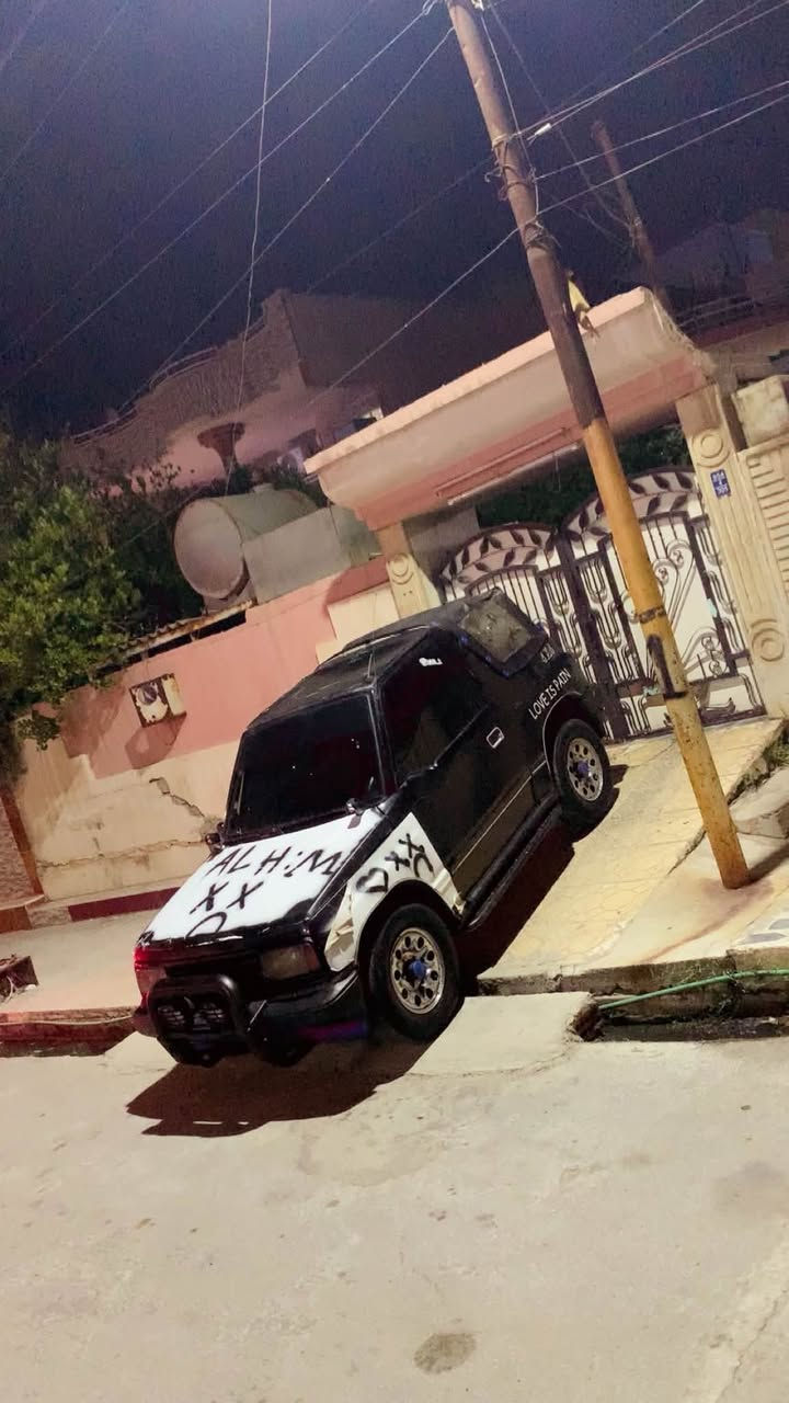 السلام عليكم اخواتي للبيع او مراوسه ساسوكي موديل ١٩٩١  محرك جديد كير شرط 
 دخل جديد  نظافه ‏80%  رقم السياره نينوى الماني شرط تحويل ثاني يوم  مكان السياره موصل حي السكر  رقم صاحب السياره *********** بي وتساب ￼

