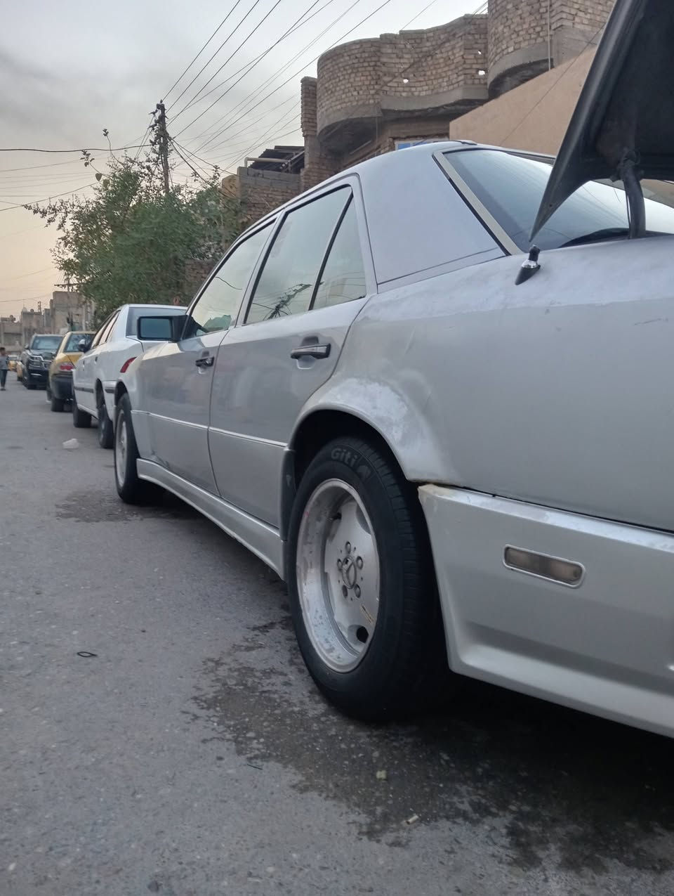 سلام عليكم مارسدس دب 90كير مكينه على بلاد او مكفولات قواعد دبل مكفولات تخم تاير جديد رقم بغداد تحويل مباشر الرقم ***********
