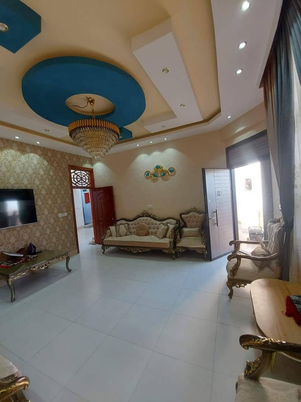 🏠 دار سكنية للبيع –طابو ملك صرف شرط التحويل
 فرصة مميزة
دار سكنية طابقين  بمساحة 120 م²، ركن على شارعين تحتوي على غرفة نوم في الطابق الارضي مع باقي الملحقات استقبال وصالة ومطبخ وصحيات والطابق الاول ٣ غرف نوم مع صحيات مشتركة 

والطابق الثاني بيتونة ومخزن

يباع مؤثث او غير مؤثث

ملاحظة يقيم الأثاث بسعر يضاف الى سعر الدار

🔹 رقم الدار: 4290

🔹 البناء: طابوق درجة أولى

🔹 السعر: 170 مليون دينار عراقي

🔹 يرهم مراوس أيضاً في مجمع النخبة السكني – قطع المجمع الصناعي، ضمن توزيع الموظفين الجديد للشركة العامة للصناعات الكهربائية حصراً.

📞 للمراجعة والاستفسار:

شركة النخبة العقارية للاستثمار

الأستاذ علاء الحمداني

📱 ***********
