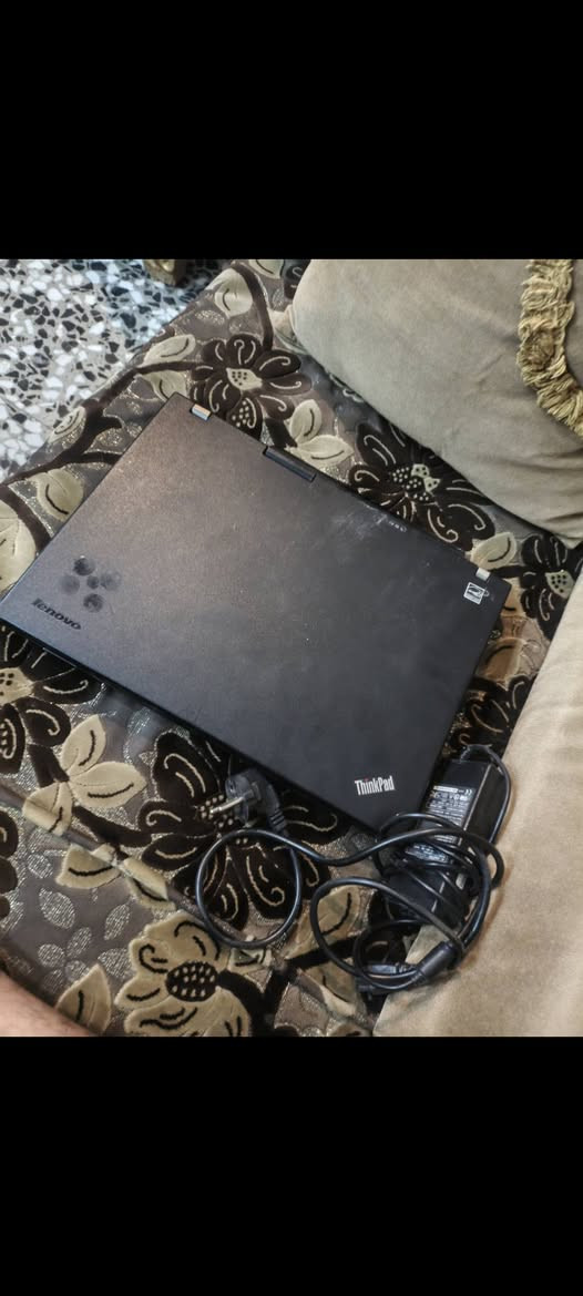 طافيه بدون اي نقص مع شاحنه
رايدها ب35 عنواني بغداد السيديه شارع علوه
رقمي ***********
