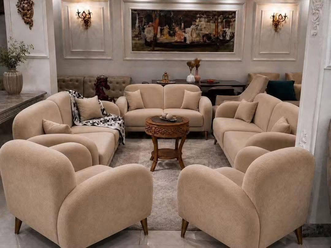✨ *فخامة بيتك تبدي من هالتخم* ✨
🛋️ *تخم 10 مقاعد بسـ 450 ألف دينار فقط!* 🤍

مو تخم عادي.. هذا هيبة و راحة لسنين 👑

🎁 *هديتنا الك : 6 كوشات فخمة مجاناً*

📦 *التكوين - 5 قطع / 10 مقاعد*
▪️ 🛋️ قنفتين 3 نفرات
▪️ 🛋️ قنفة 2 نفر
▪️ 💺 كرسيين مفرد

💎 *المواصفات الأصلية:*
سفنج مميز طبي 🫠 
✔️ 🌲 خشب جام روسي أصلي
✔️ 🔩 مقعد بلوك بلاويد 18 ملم
✔️ 🚫 بدون كارتون نهائياً
✔️ ✨ قماش كتان تركي بارد ونازك

📍 بغداد - بوب الشام
🚚 توصيل لكل العراق
🚛 توصيل بغداد 25 ألف فقط
واطراف بغداد 35الف 
🔥 الكمية محدودة بهالسعر 🔥
📩 للحجز راسل الصفحة او 
وتساب 
***********

 هسه وخلي الفخامة تحجي عن بيتك 🤍
