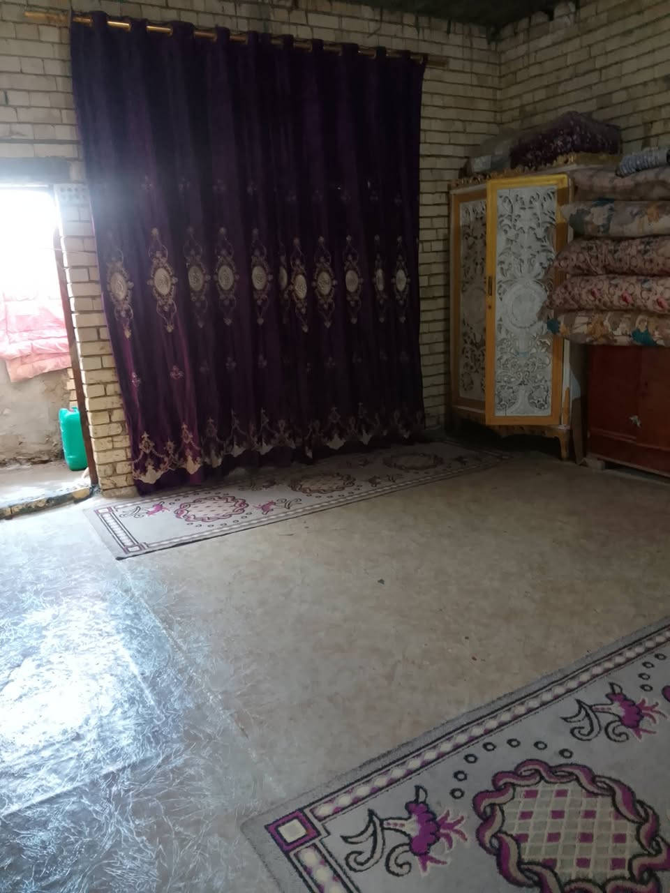 السلام عليكم 
يوجد دار للبيع في بغداد الودايه الثانيه مقابيل المستشفى السوري 100متر زراعي سند2025 البناء طابوك   السعر 26 وبي مجال  يحتوي من بناء غرفة وصالة ومطبخ وصحيات   ( كهرباء ماي خدمات متوفرة بناء جديد بس ناقصة لبخ وبياض 
لاستفسار ‏‪***********‬‏
،
