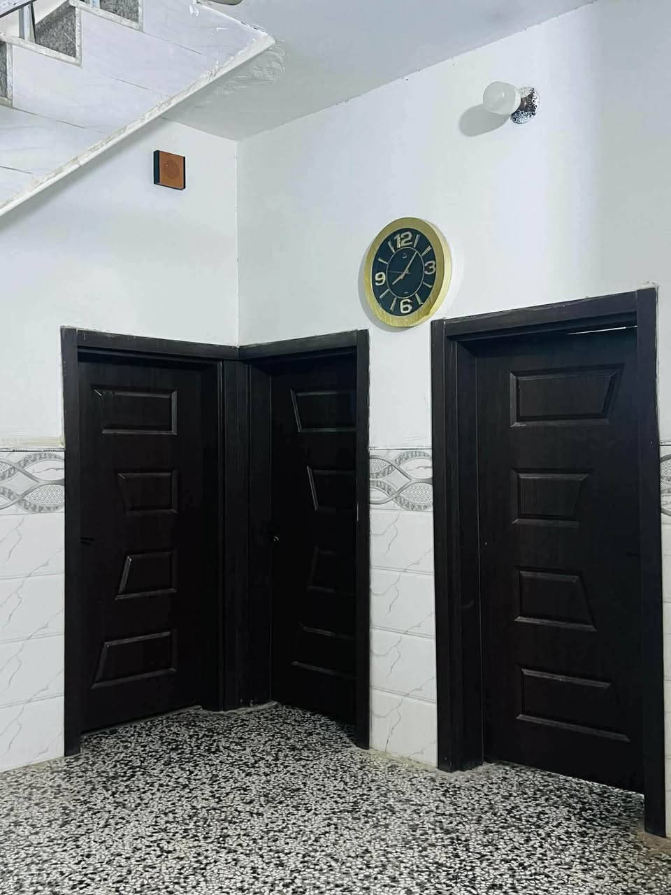 ‼️دار لـلـــبيـــع  ‼️مــوقـــع مـمـيـز📍خـلـف التـجـاري
الــمــســـاحــــه : 237 م ونص
الــمـوقــع : حي المرتضى - شارع الطاقه 
الــــــواجــهـــه : 13 م
……………………………
نــــــــوع الـعـــقــار : طــــابــــو صـــرف
حــالـة الـعـقـار : -  بــنــاء 2014  مــكـــون مــن طـابـقـيـن ط1 يـحتـوي عـلى-غــرف نــوم -2
-مـطبـخ - اسـتقـبال - هــول  مـجـمع صـحـي 
ط2 يـحــتــوي عـلى 3 غــرف نــوم مـجـمع صـحـي 
……………………….
الـــســعـر - خــــاص 
*****************
(شــركــة #حــافــظ للأسـتـثـمار الـعـقـاري)
مـوقـعـنا : بـابـل شـارع 60 - مـجـاور كـافـتريـا سـيف بـقلي
نـستـقـبل جـمـيع الـعروض الـعـقاريـه ↪️
بـيع -شـراء - تـعـقيب - إجـازة بـناء - إفـراز- رهـن 
******************
للأسـتفـسار او الأتـصـال ↪️
 📞***********
📞***********

