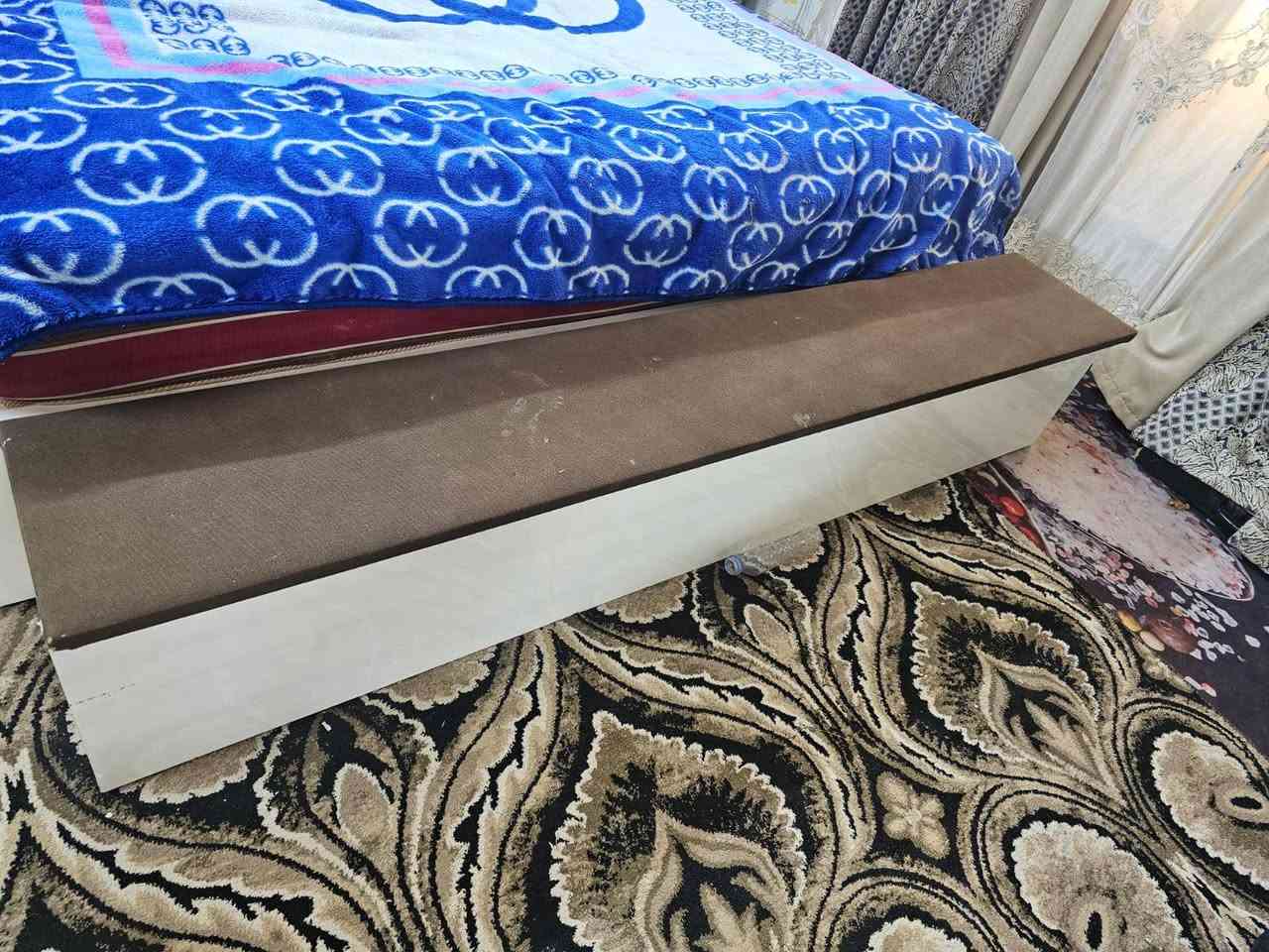 غرفه للبيع تركي اخت الجديد ٤٠٠ وبيها مجال ***********
