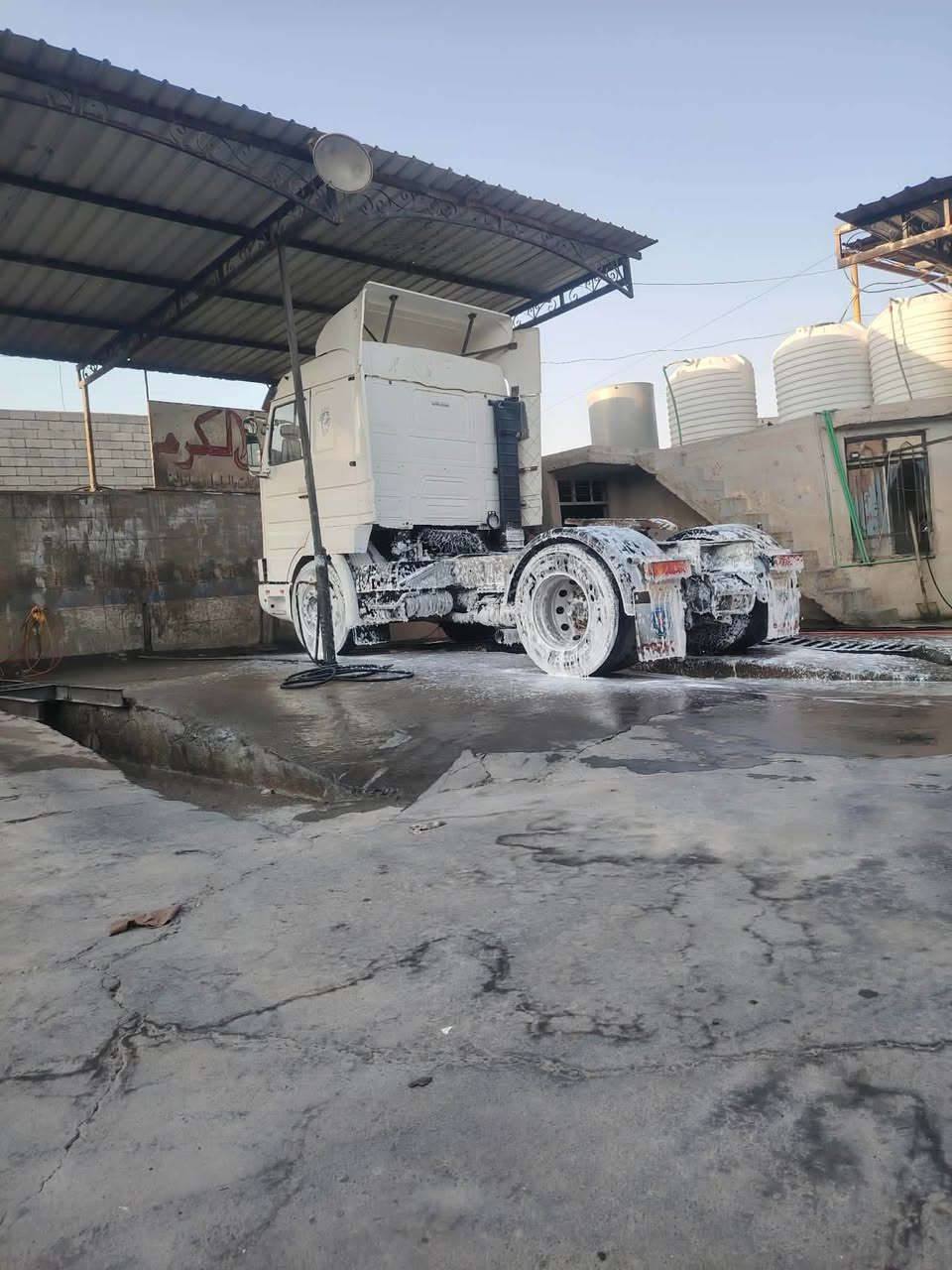 السلام وعليكم سكانيا 113للبيع راس تريله كير 900محرك شاصي شرط طخم تايرات سقف عالي سيارة وضع شركه  *********** الخاص مفتوح
