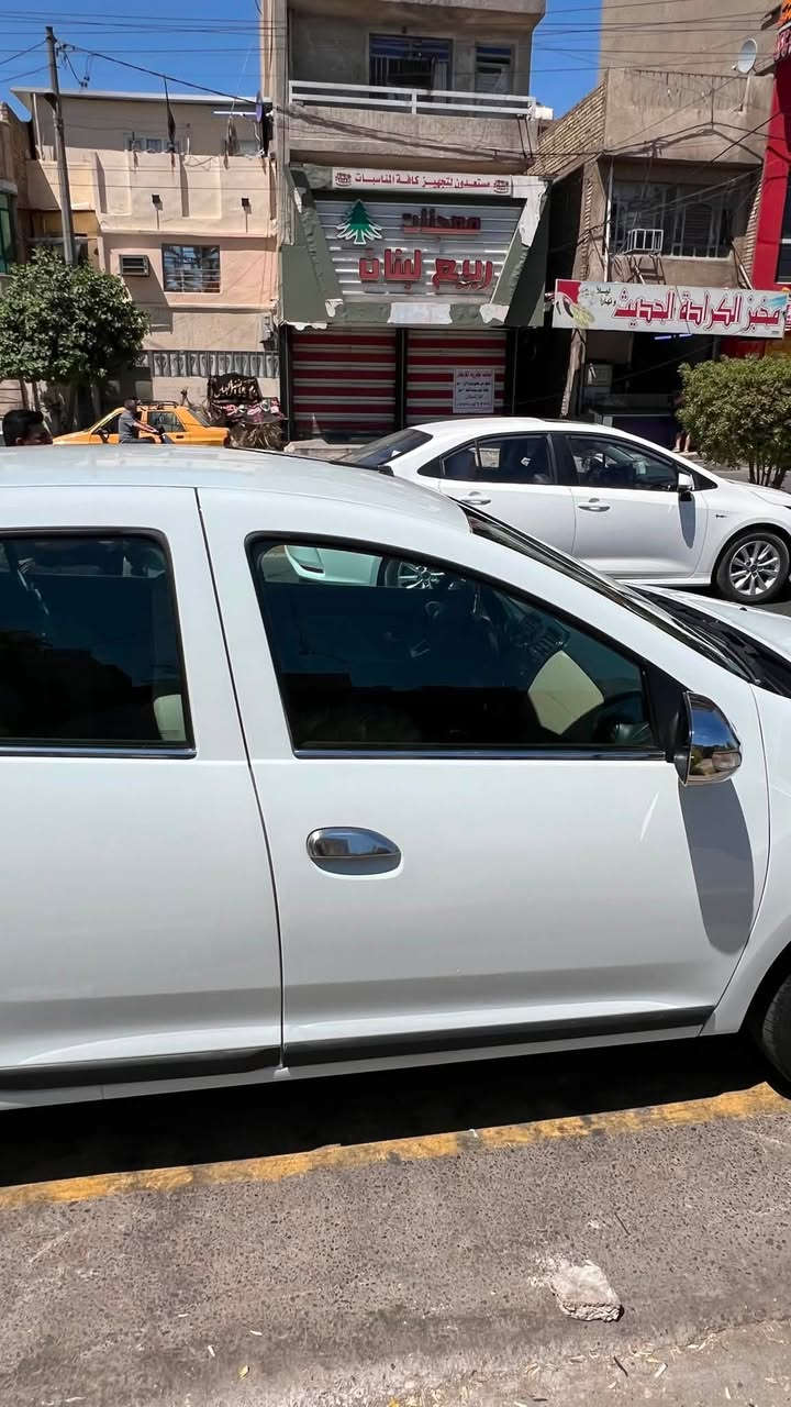 سلام عليكم سيارة رينو سمبل 2020 
سيارة مكفولة من كير مكينة صدر نضيف تبريد ثلج كفالة صبغ وتبديل 
السيارة بيها بارد  بهلال الجاملغ الامامي مال سايق +بيها ضربة بل جمالغ الخلفي موضحه كلها بل صور سيارة ميحتاجلها صرف اي شي 
ممشة السيارة 68 الف
رقم بغداد شرط التحويل ثاني يوم
كلشي موضح بل منشور وبل فيديو 
*********** سيد ياسر
السعر 80 ورقة بيها مجال بسيط جداً
مكان السيارة الحرية _ ساحه عدن

