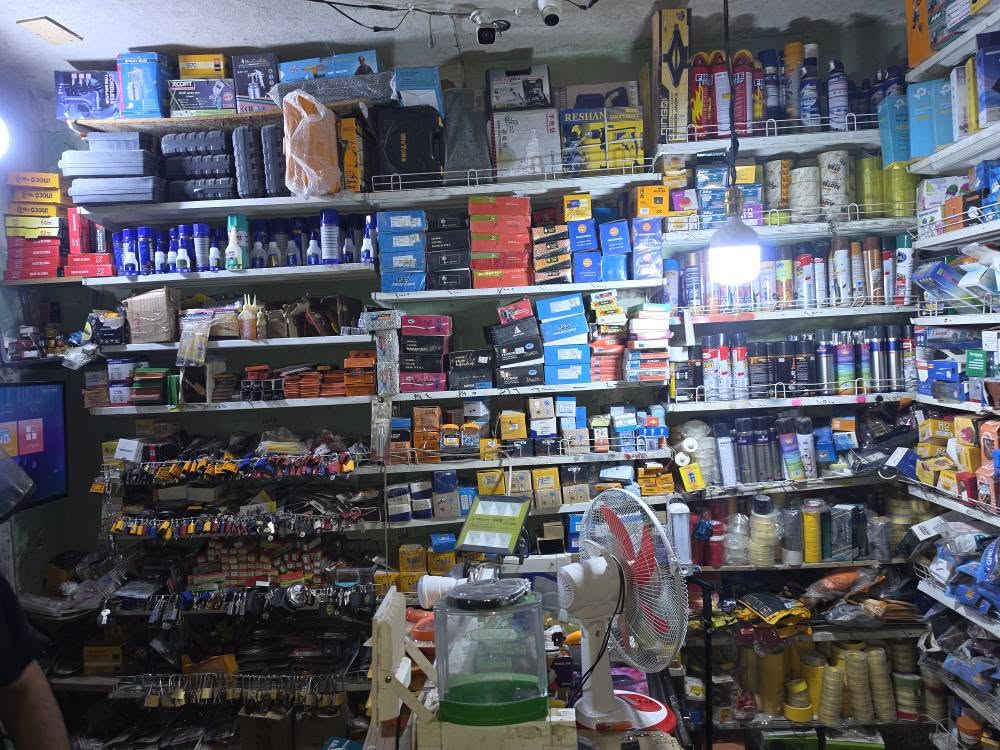 محلات عدد ٢ لبيع مواد انشائية ومواد كهربائية وعدد يدوية ابيع شلعة. 
ستفسار *********** عمارة, ميسان
