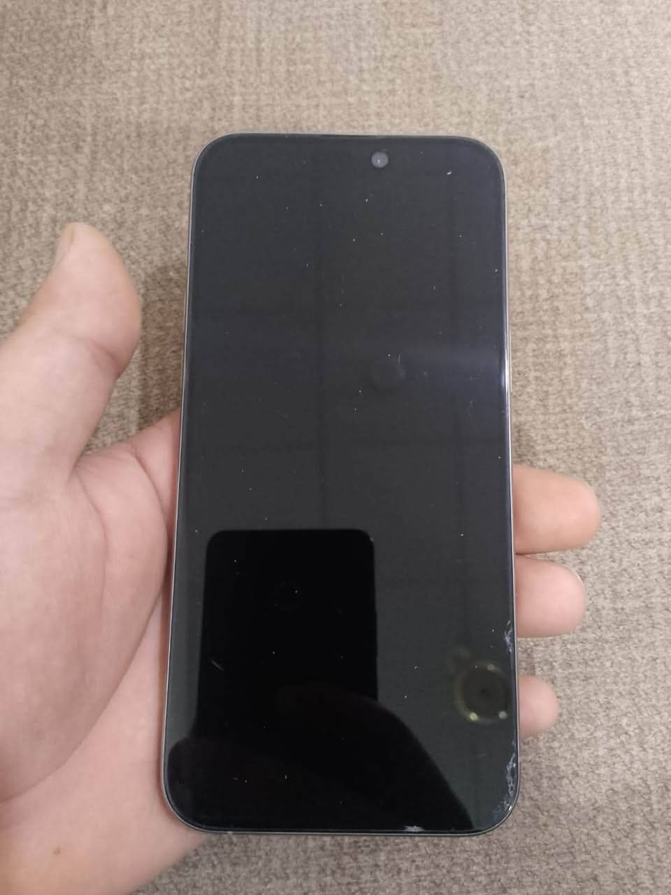 📱🔥 للبيع iPhone 15 Pro Max | 256GB

للبيع جهاز iPhone 15 Pro Max سعة 256GB، لون بلاتينيوم، الجهاز بحالة ممتازة جدًا من ناحية الاستخدام والنظافة، ومناسب للي يريد جهاز نظيف ومحافظ عليه بدون وجع رأس.

✨ حالة الجهاز:
• نظافة خارجية 100% 💯
• الجهاز ما مفتوح نهائيًا
• جميع القطع أصلية
• لا توجد أي رسائل أو تحذيرات خاصة بالقطع أو الصيانة
• الشاشة أصلية وتعمل بصورة طبيعية
• Face ID شغال بدون أي مشكلة 🔐
• True Tone شغال بصورة طبيعية
• جميع الكاميرات شغالة بالكامل 📸
• الجهاز يعمل بصورة طبيعية وما بيه مشاكل مخفية

🔋 البطارية: 77%
البطارية مذكورة بكل وضوح حتى يكون البيع على المكشوف وماكو أي معلومة مخفية عن المشتري.

📦 المرفقات:
• العلبة الأصلية موجودة ✅
• الكيبل موجود ✅

💎 الجهاز مناسب للي يهتم بالنظافة والحالة الأصلية، خصوصًا أن الجهاز ما مفتوح وجميع قطعه أصلية.

💰 السعر: 950,000 دينار عراقي
السعر قابل للتفاوض بحدود المعقول .

📌، والفحص حق المشتري بالكامل قبل إتمام البيع، والجهاز مطابق للوصف المذكور بالإعلان.

اللي يبحث عن جهاز نظيف وأصلي ومحافظ عليه، هذا الجهاز يستاهل المعاينة. 🤍📱
بصرة جمهوريه
***********
