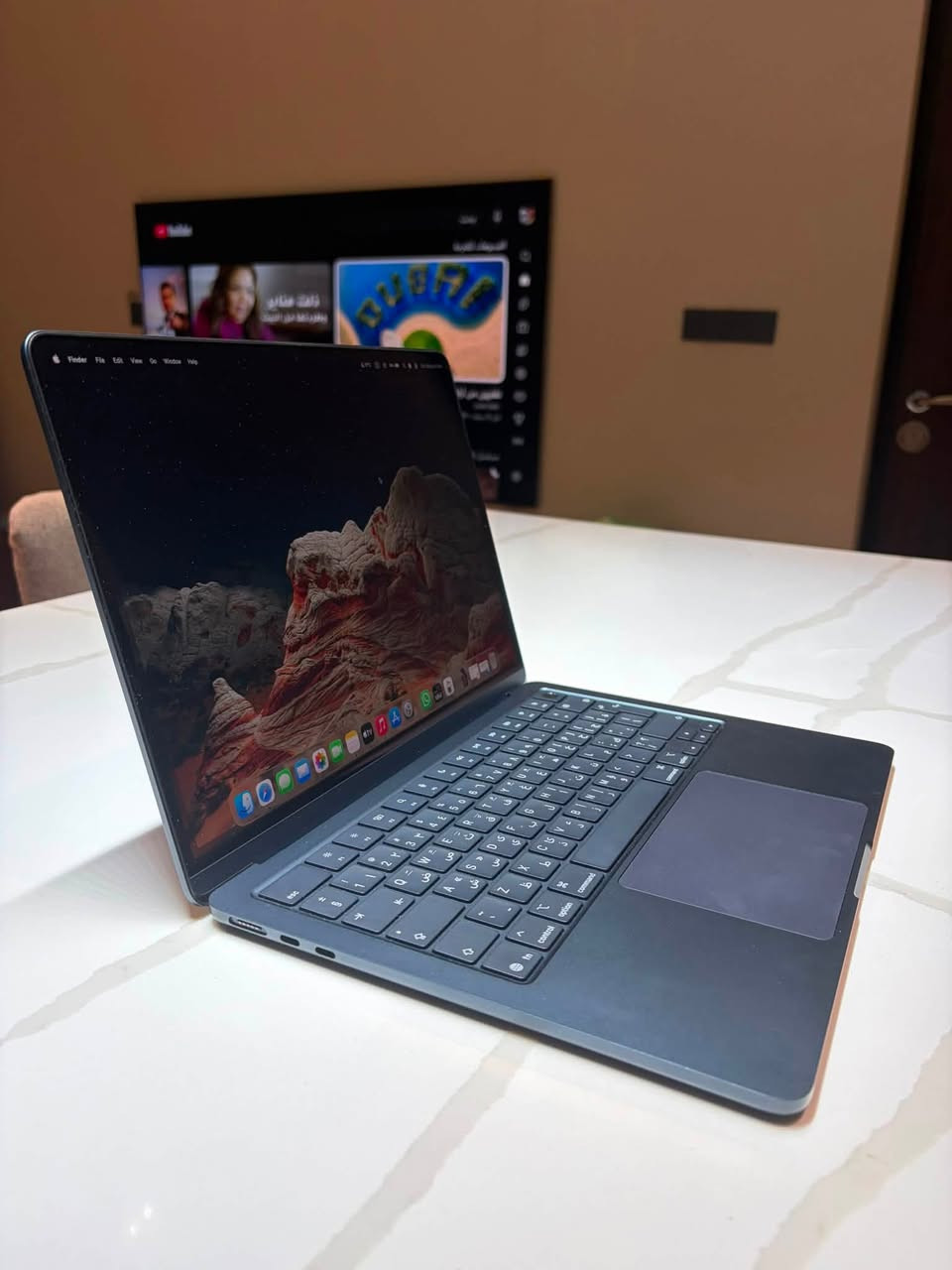 للبيع لابتوب MacBook Air بحالة الوكالة ونظيف جداً مع كامل أغراضه وإضافات حماية كاملة.
المواصفات:
 المعالج: Apple M-Series
 الذاكرة (RAM): 16 جيجابايت
 التخزين (SSD): 256 جيجابايت
 الكيبورد: عربي / إنجليزي أصلي بإضاءة خلفية
 حالة البطارية: 97% (عدد الدورات: 118 دورة فقط)
الملحقات والإضافات:
 الكرتون الأصلي مع الشاحن وسلك MagSafe الوكالة
 كفر حماية شفاف للظهر والقاعدة
 غطاء سيليكون لحماية الكيبورد
 حقيبة جلد فاخرة (Sleeve) لحفظ الجهاز
السعر: [1550000]
الموقع: [بغداد حي الجامعه]
للتواصل: [***********]
صفحاتنا مخصصه لبيع اجهزه ابل المستخدمه 
https://t.me/+e3ca-RBKQ1IxNjZk 
تيكتوك 
i.store.plus0
