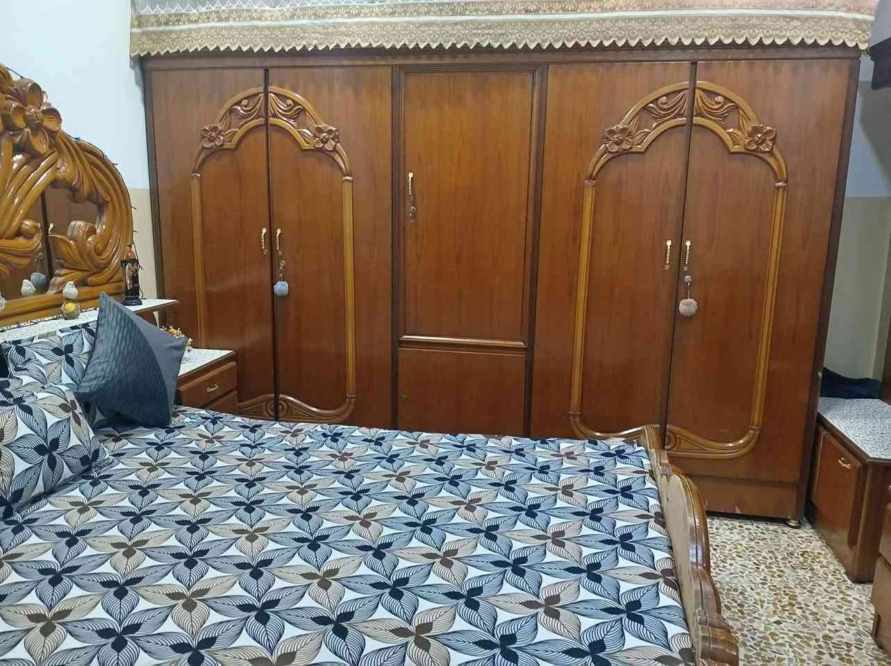 السلام عليكم غرفه اخشاب للبيع نظيفه سعر 650 وبيها مجال نتصل وتدلل؟؟؟ ***********
