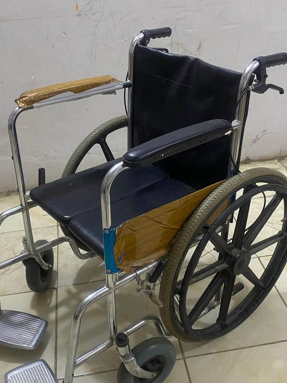 عربانة مال معوقين نظيفة البيع السعر 75 وبية مجال التواصل ***********
