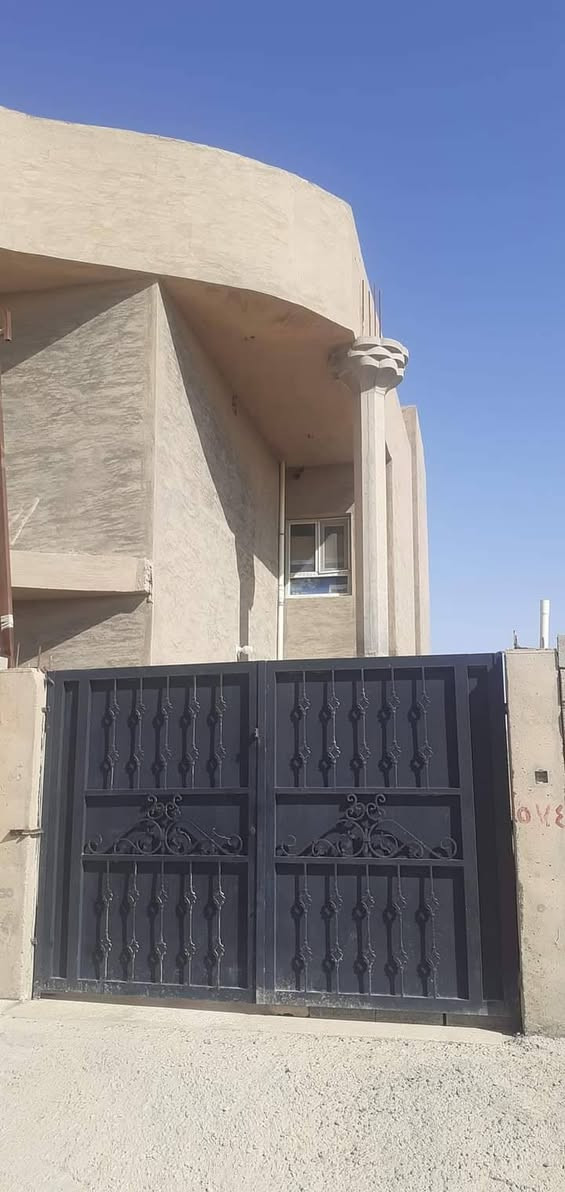 مشتمل طابقين البيع مستعجل ب عانه بل شيشان التواصل على رقم صاحب البيت ***********
