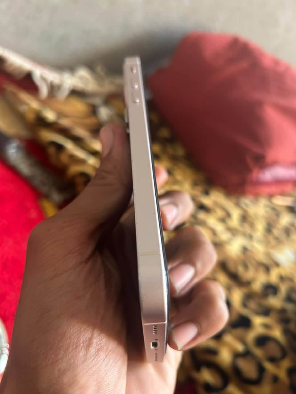 ‏iPhoneXR سلام عليكم جهاز نضيف خير￼ من الله 
￼ جهاز بطارية 100 لا يصرف شحن جهازي يخبل 
￼ ￼ الكاميرا بلادية ￼ شاشة بلادية سعر 190 وبي ￼ مجال 
‏ مكاني خاجيه شارع 40 رقمي ***********￼￼
