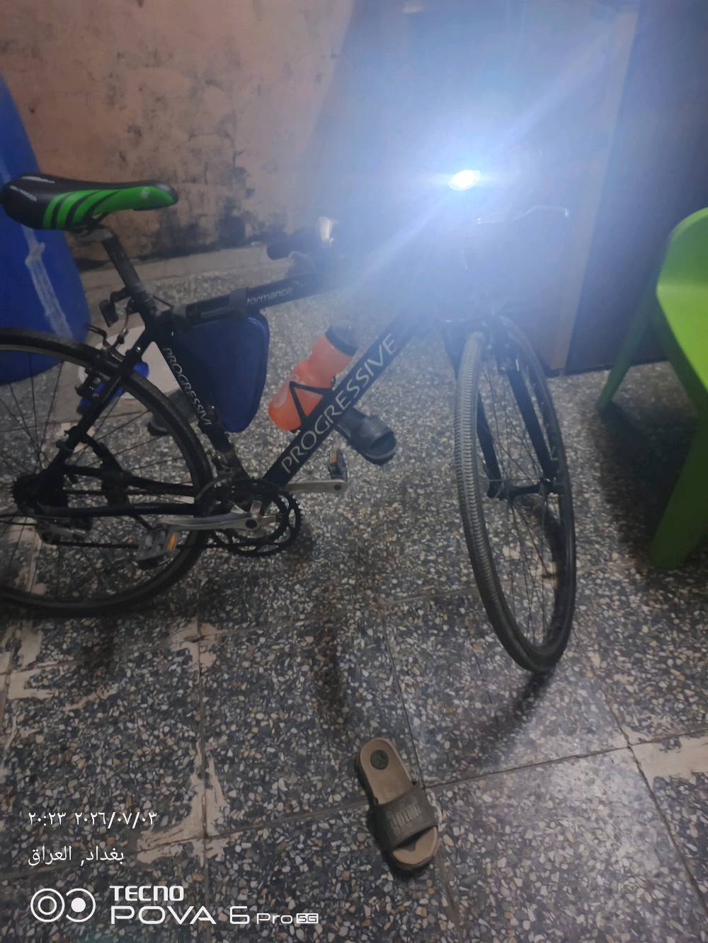 بايسكل هجين c700 نضافه 90٪ خامه المنيوم يعني أنسه شي اسمه زنجار 🚲🚲 عقرب جديد كلشي بي شغال انضف من الصوره كير شيمانو ماركه ياباني      PROGRESSIVEارجع وكول خامه المنيوم وزن خفيف ريشه بايسكل سباقات او اراضي صخريه، 👏 كشن رياضي خفيف المنيوم