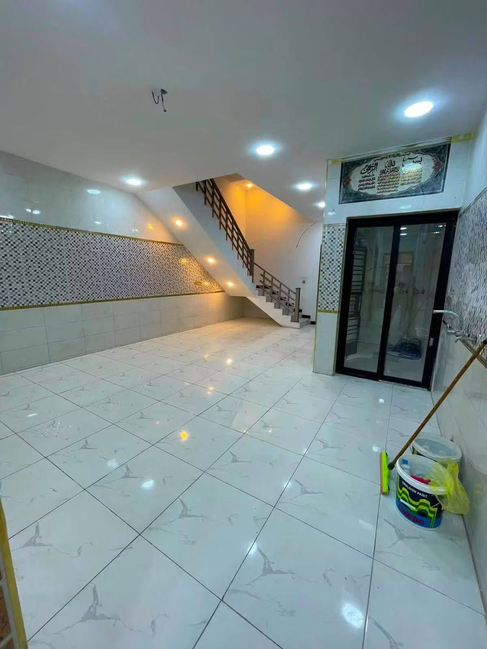150 متر 
السعر 290 مليون وبي مجال 
البناء🏗️
الطابق الارضي 

صاله وغرفه نوم ومطبخ 

ومنوورر وخدمات 

الطابق الثاني 3 غرف نوم وخدمات 

الموقع حي الجهاد ديوان المخابرات 

*********** متوفر واتساب

